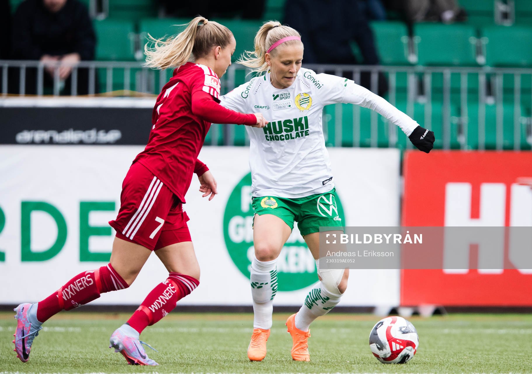 Piteås Sara Eriksson och Hammarbys Adelina Engman