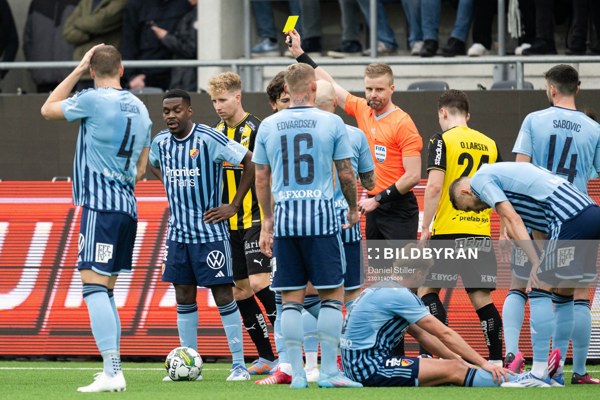 Häckens Samuel Gustafson får en varning