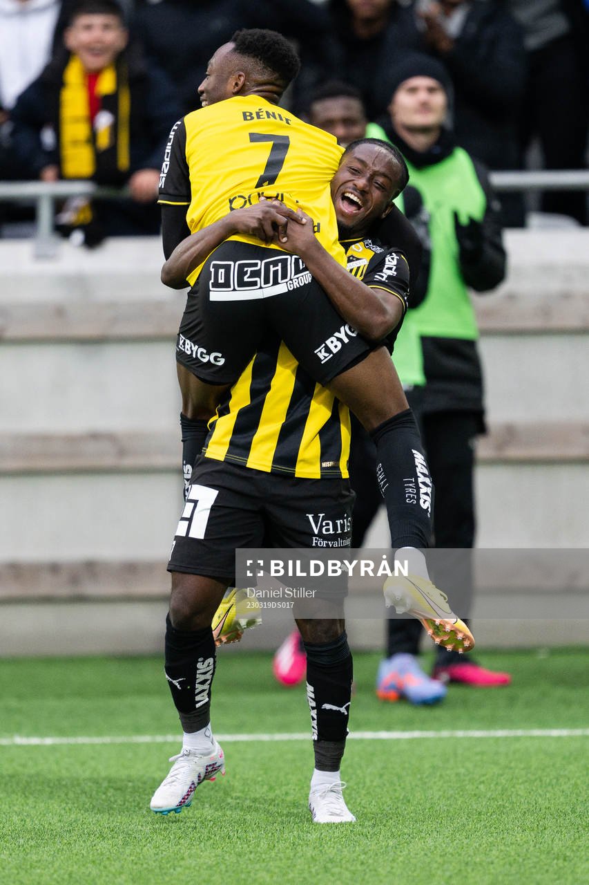 Häckens Ibrahim Sadiq och Benie Adama Traore jublar