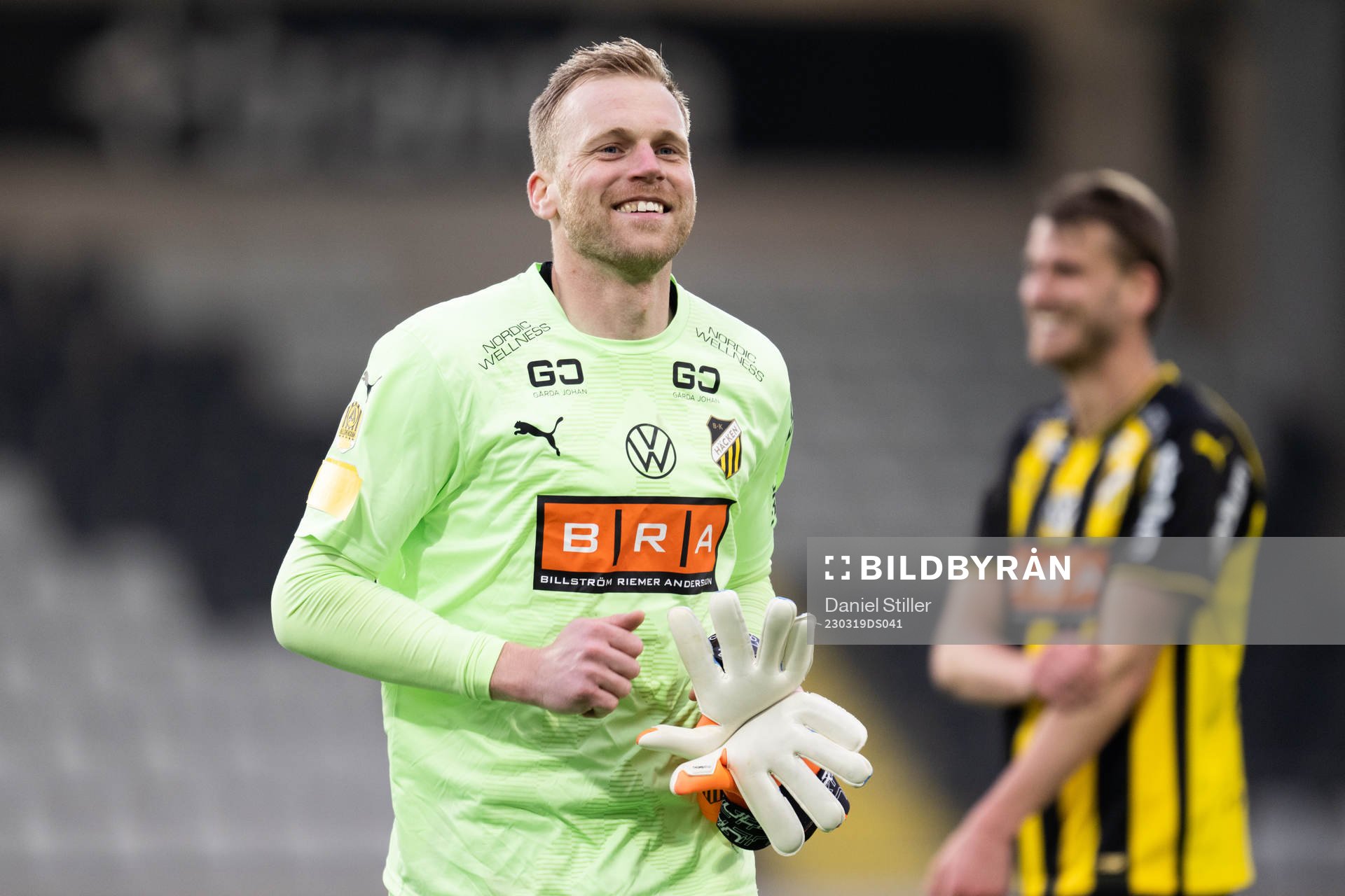Häckens målvakt Peter Abrahamsson jublar