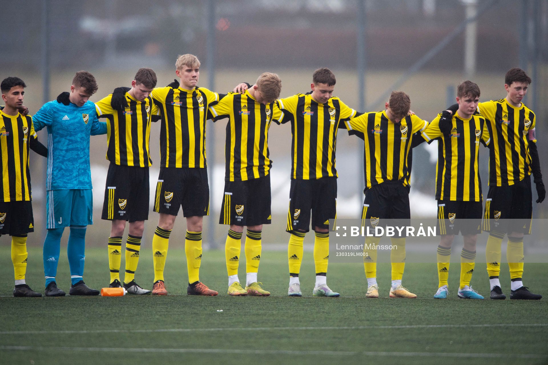 Tyst minut i matchen i DM för pojkar U17 mellan  IFK