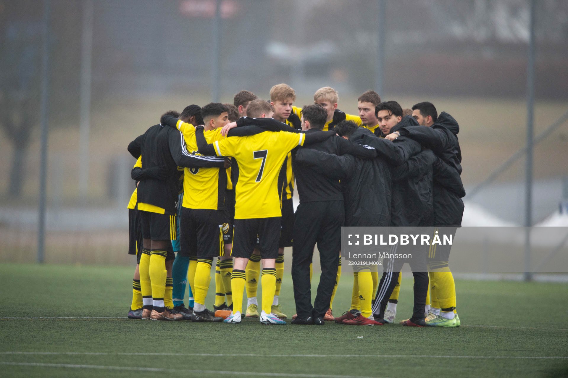 Samling före kick off i matchen i DM för pojkar U17