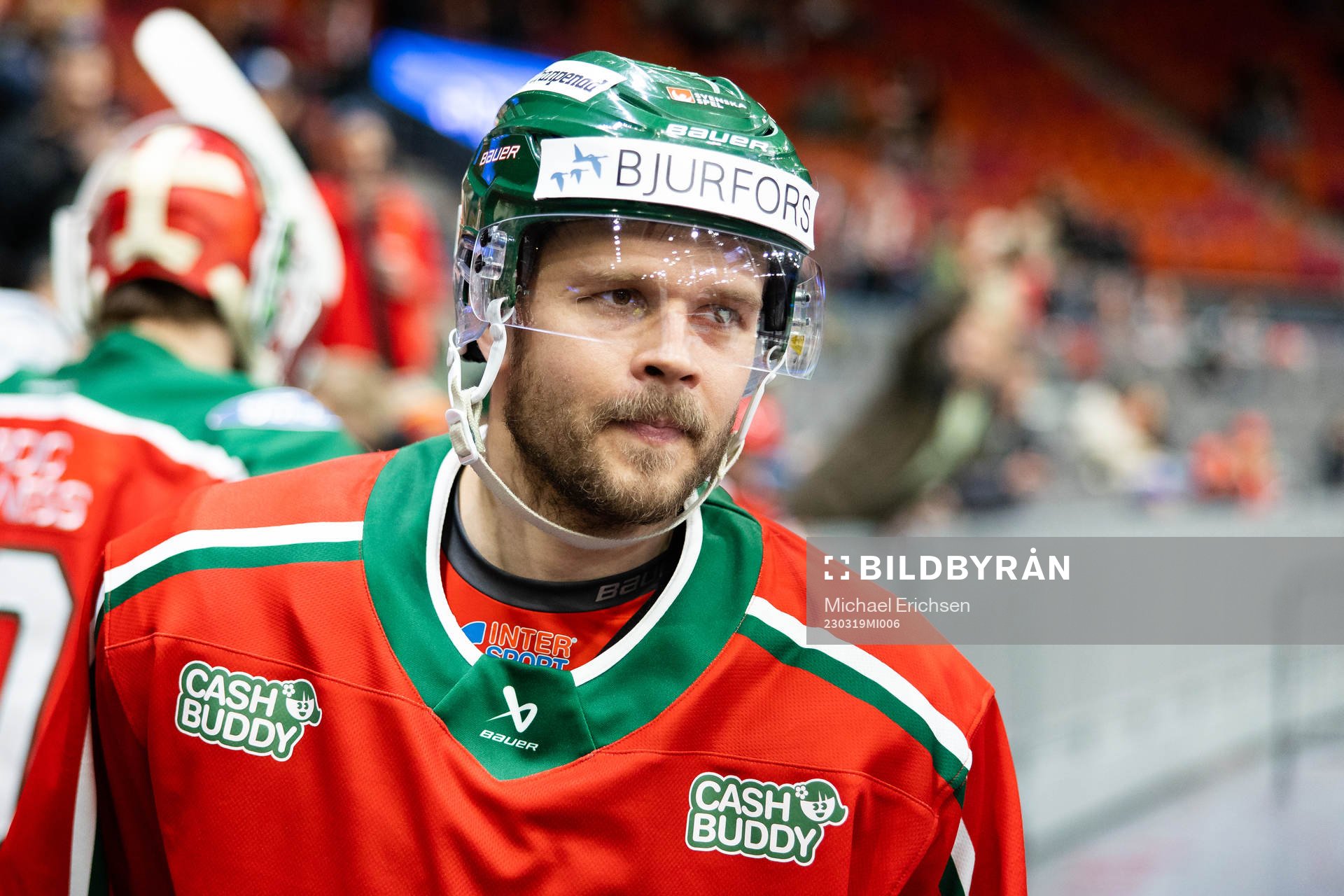 Frölundas Jacob Nilsson på väg ut för värmning innan