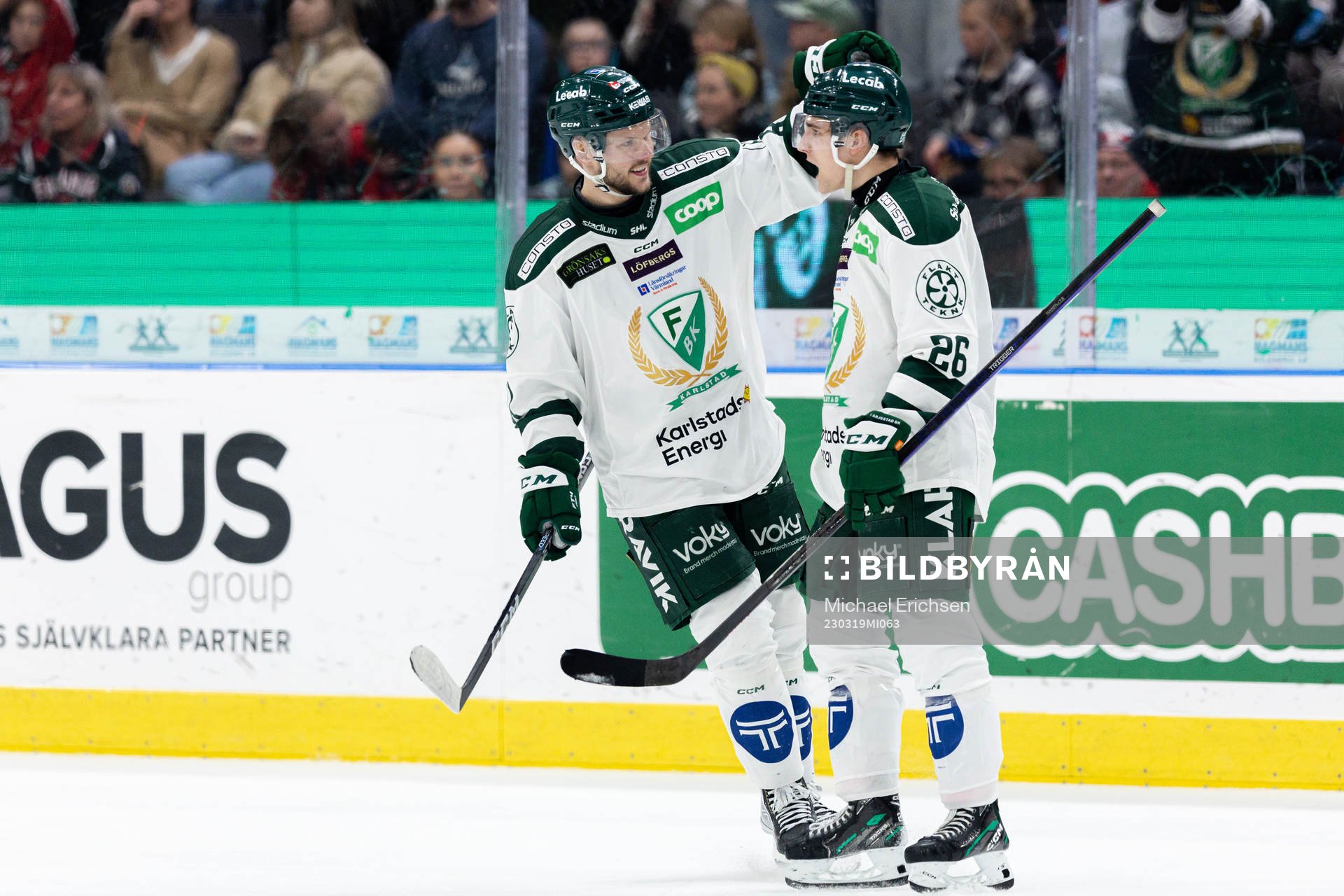 Färjestads Theodor Lennström och Joel Nyström jublar