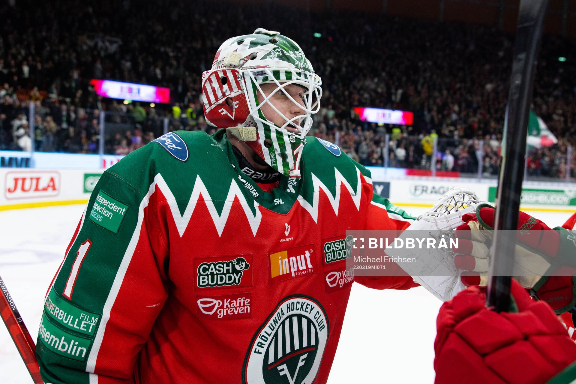 Frölundas målvakt Lars Johansson jublar