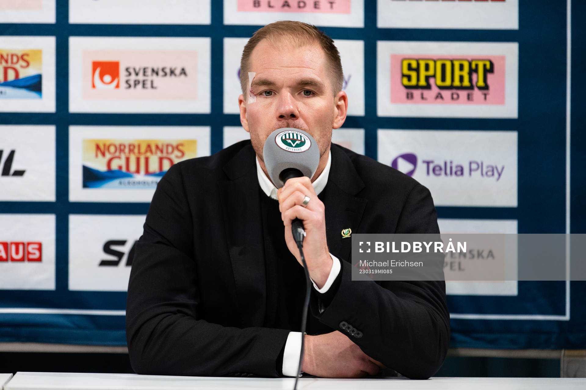 Färjestads huvudtränare Tomas Mitell på presskonferensen