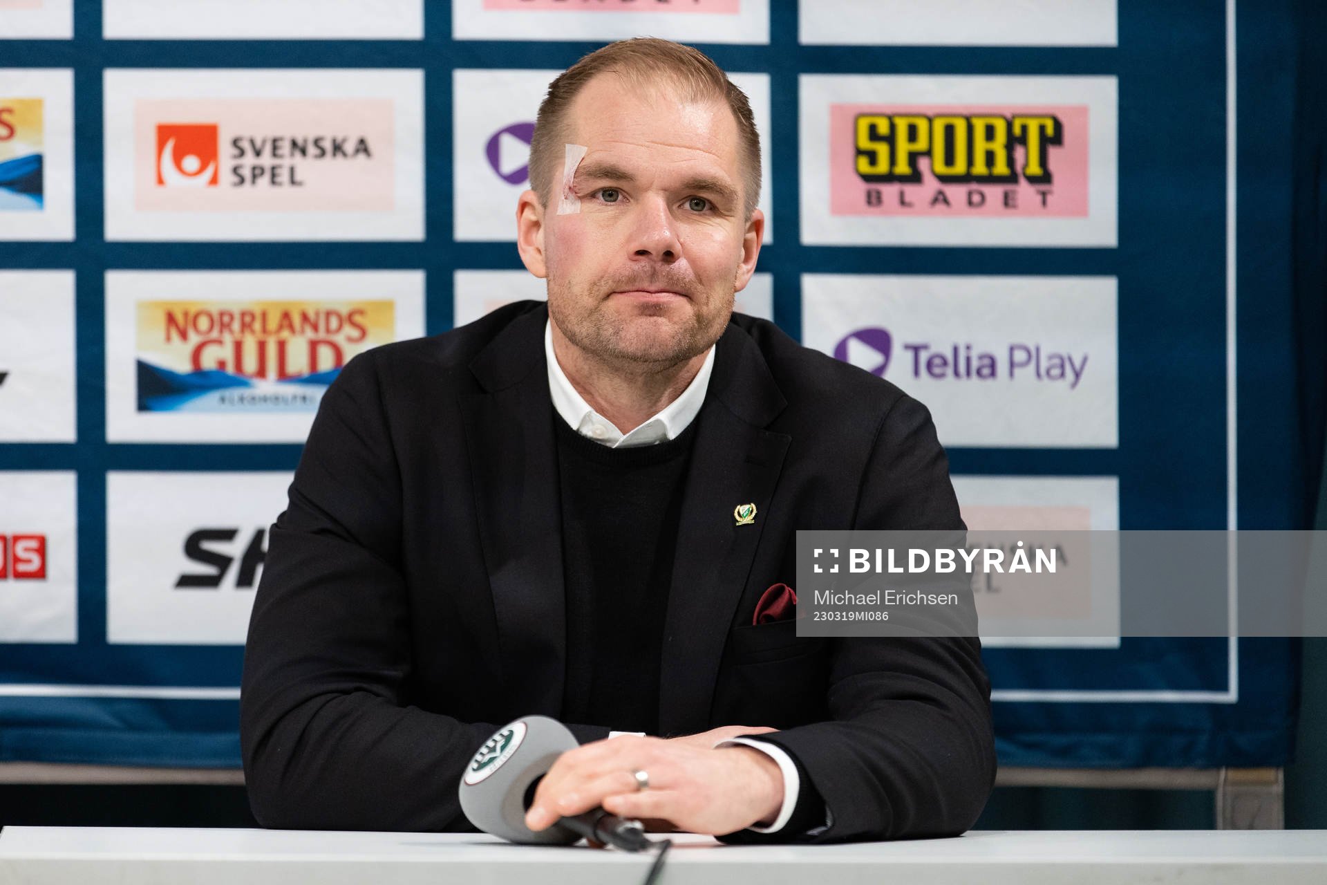 Färjestads huvudtränare Tomas Mitell på presskonferensen