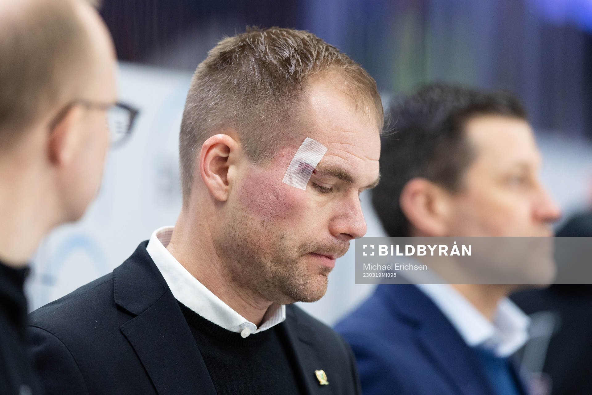 Färjestads huvudtränare Tomas Mitell omplåstrad