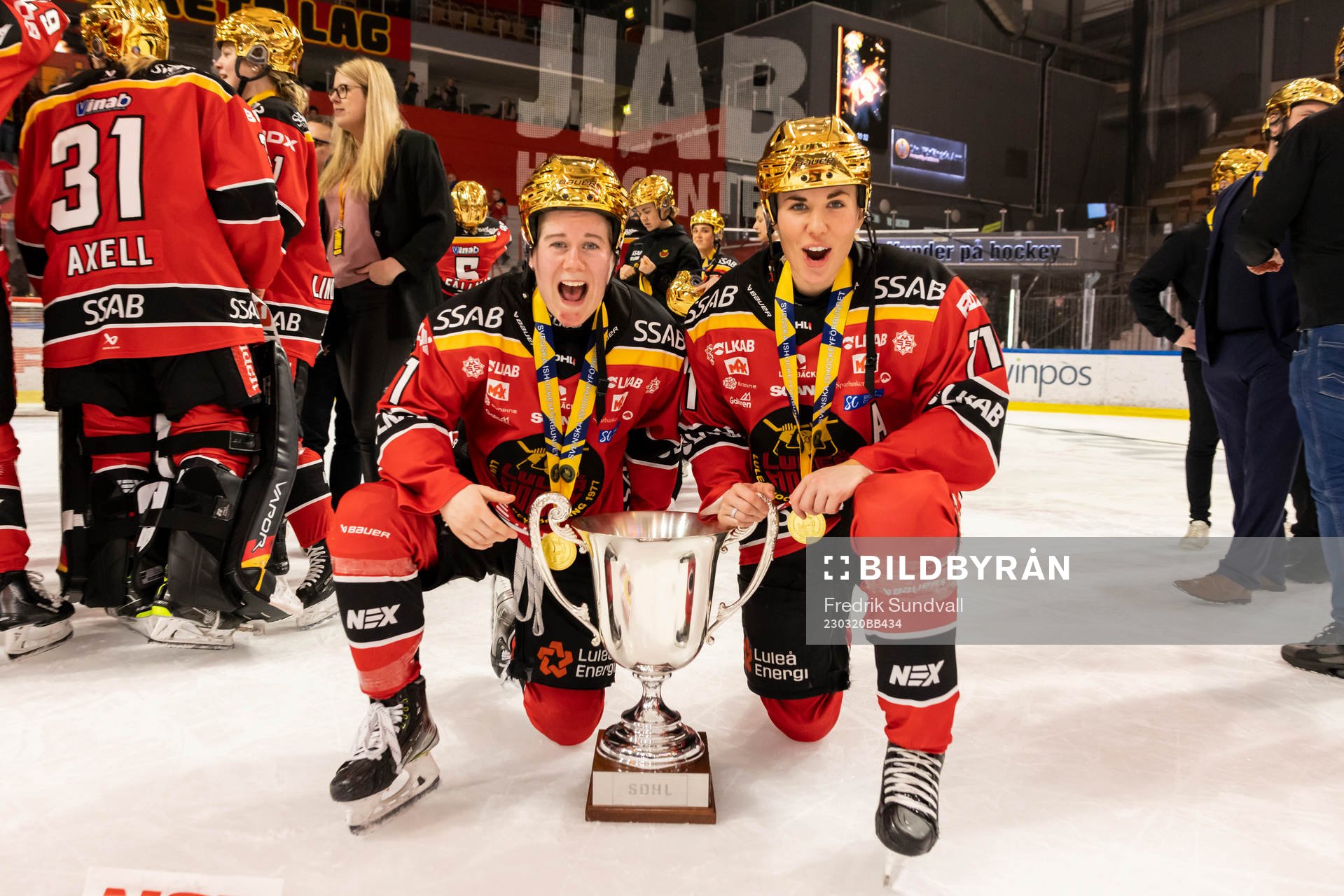 Guld jubel från Luleås Lisa Johansson  och Anna Kjellbin