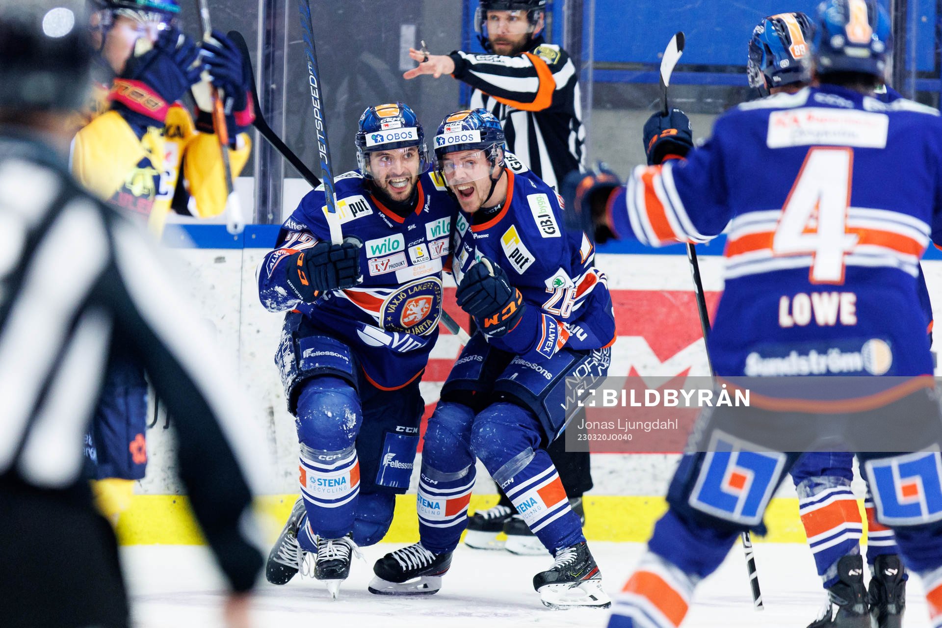 Växjös Tobias Rieder och Joel Kellman jublar