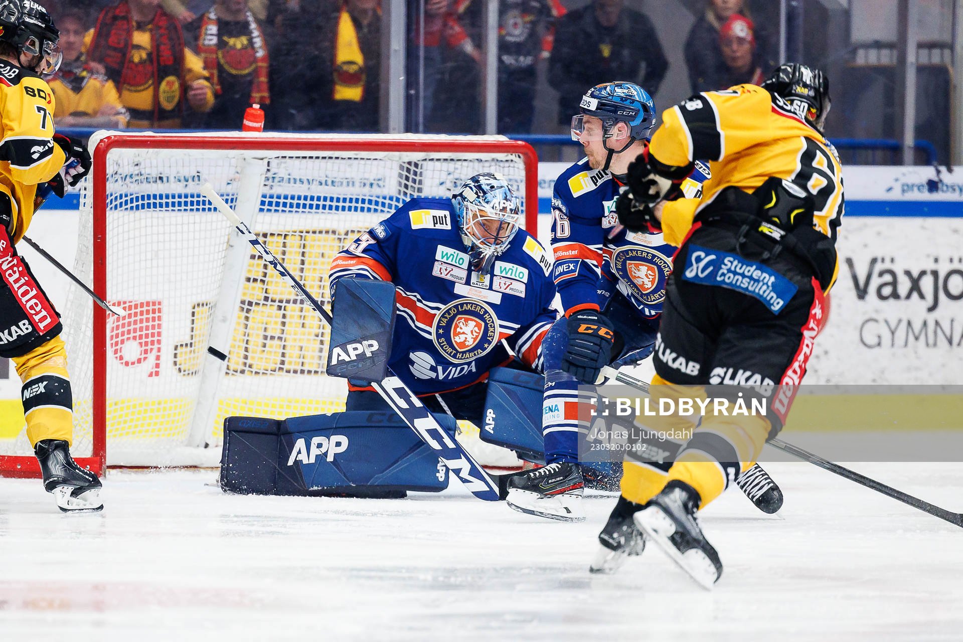 Luleås Julius Honka gör mål 3-2 bakom Växjös målvakt