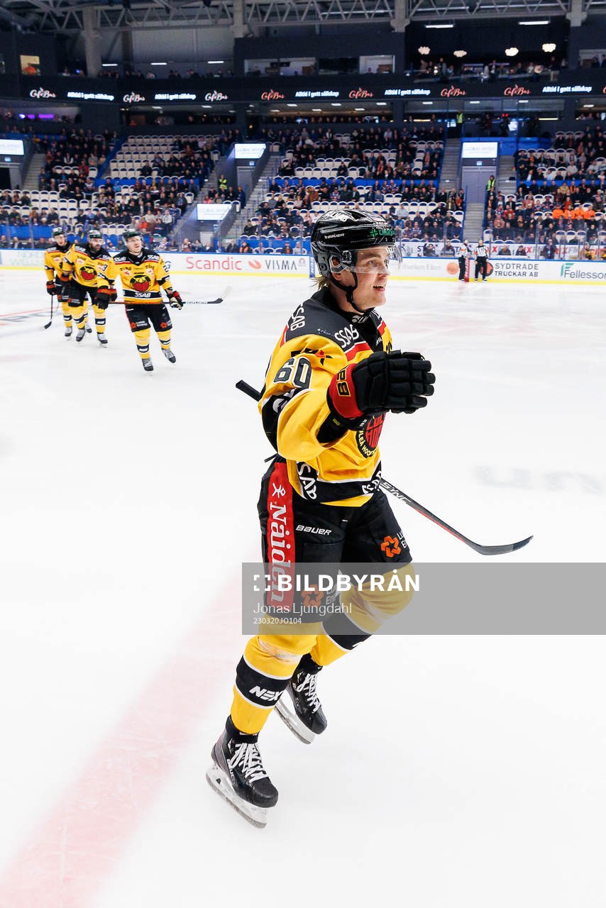 Luleås Julius Honka jublar
