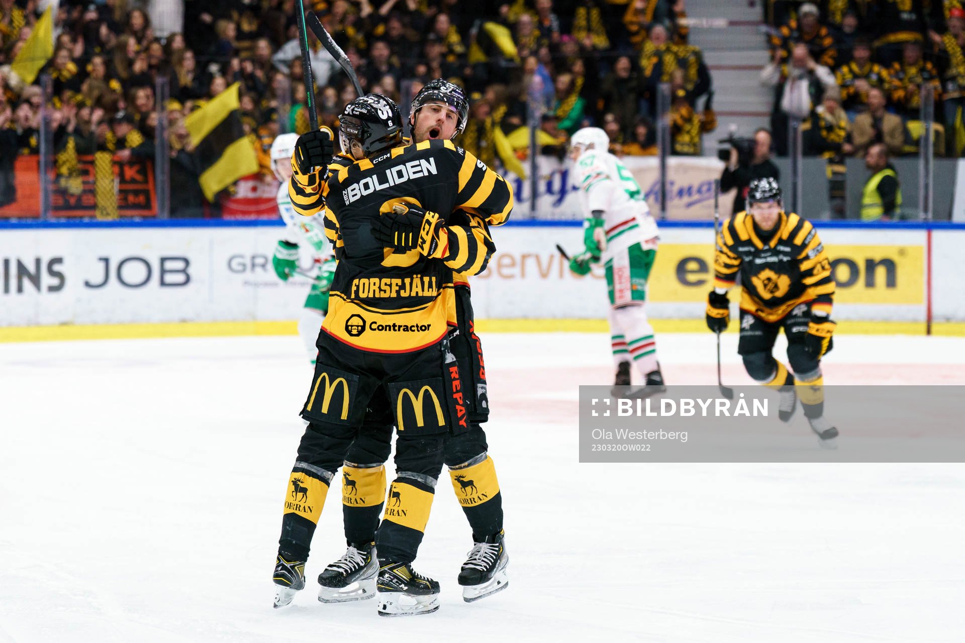 Skellefteås Joakim Lindström jublar