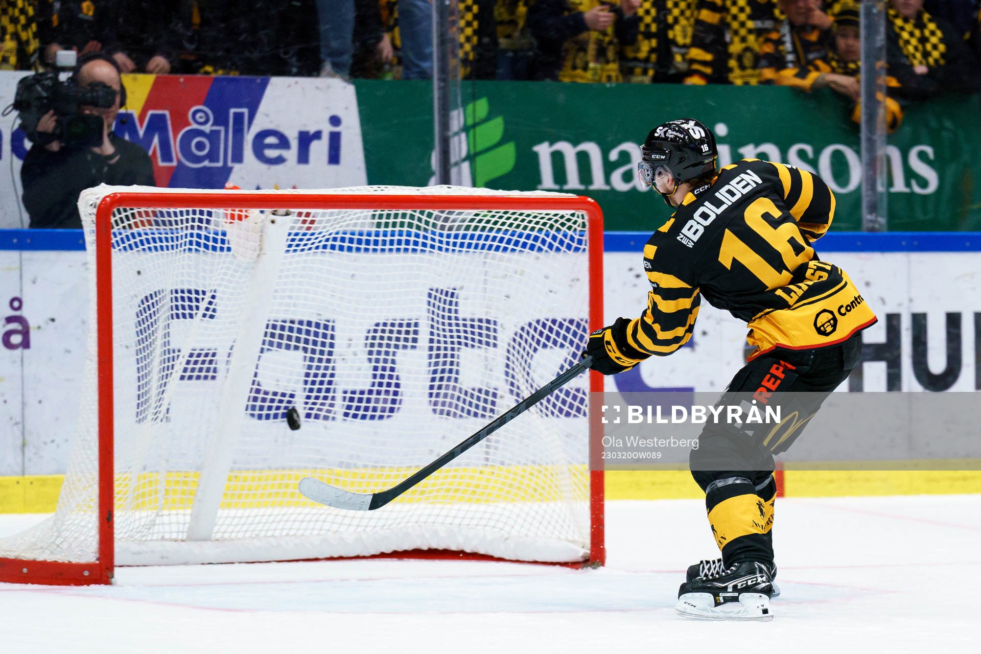 Skellefteås Linus Lindström gör 4-0 i tom målbur