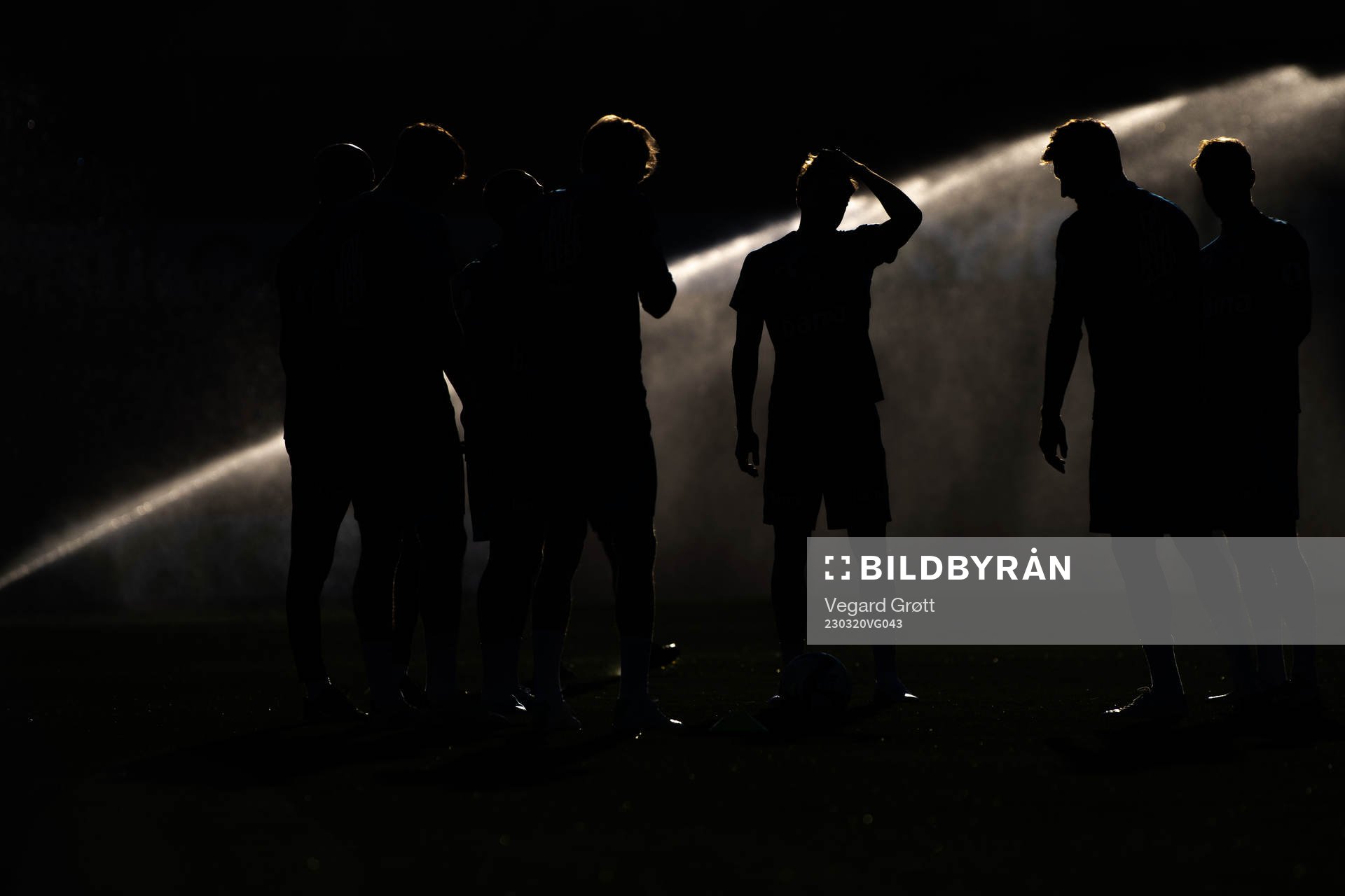 Silhouettes of the players of the Norwegian national football team during a training session on March 20, 2023 in Marbella. 