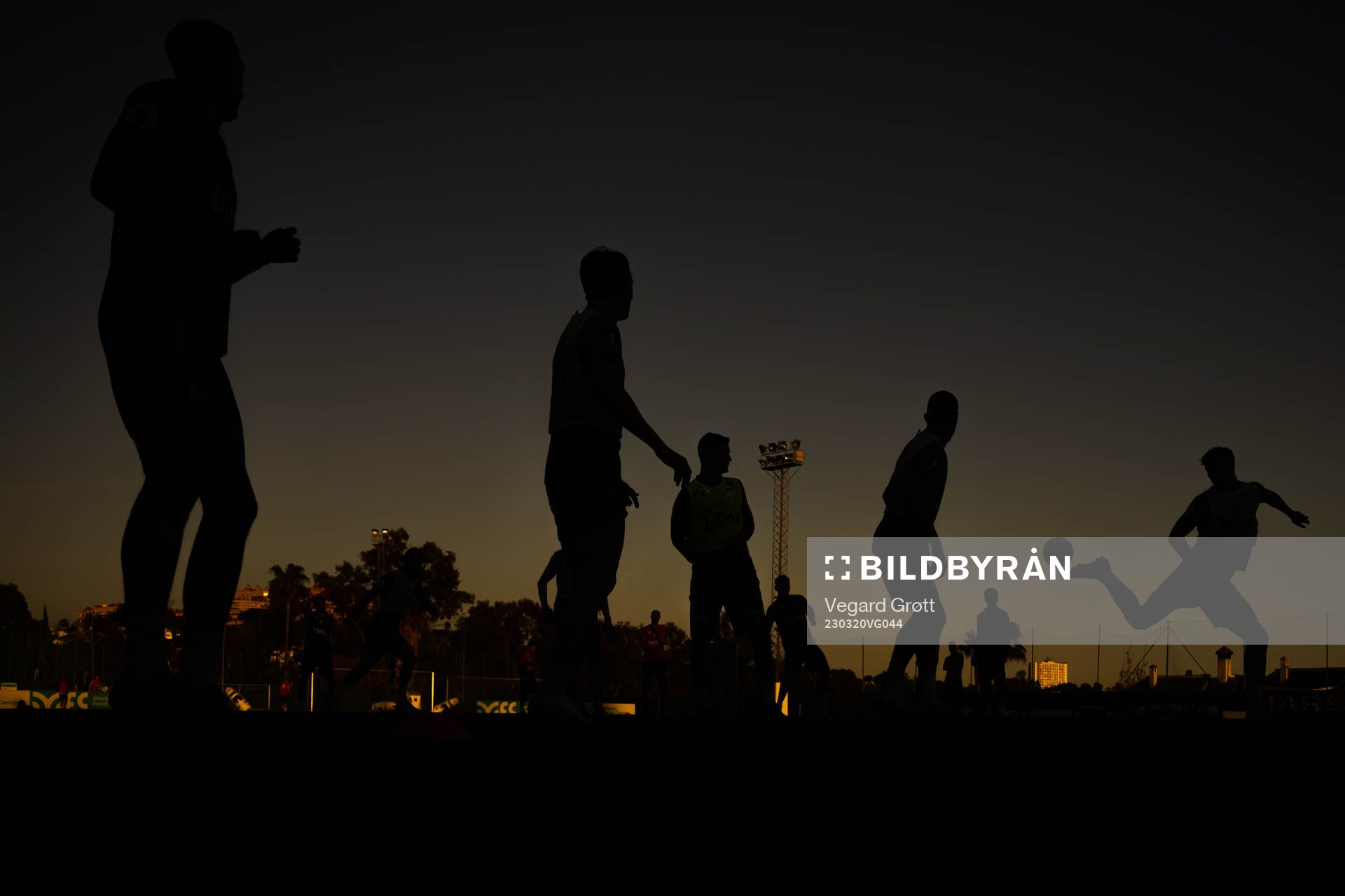 Silhouettes of the players of the Norwegian national football team during a training session on March 20, 2023 in Marbella. 