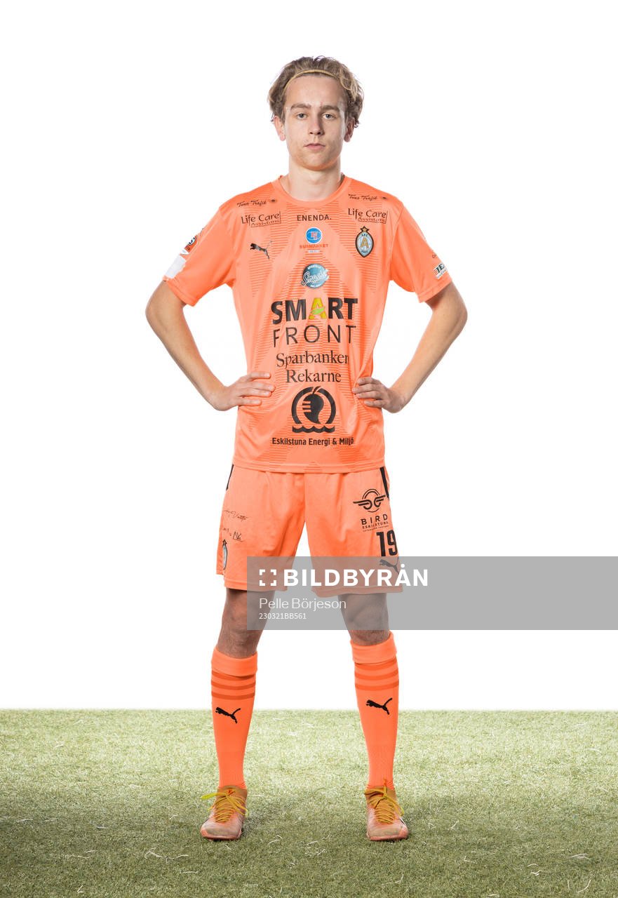 Eskilstunas Leo Lif poserar för en lagbild den 21 mars 2023 i Eskilstuna.