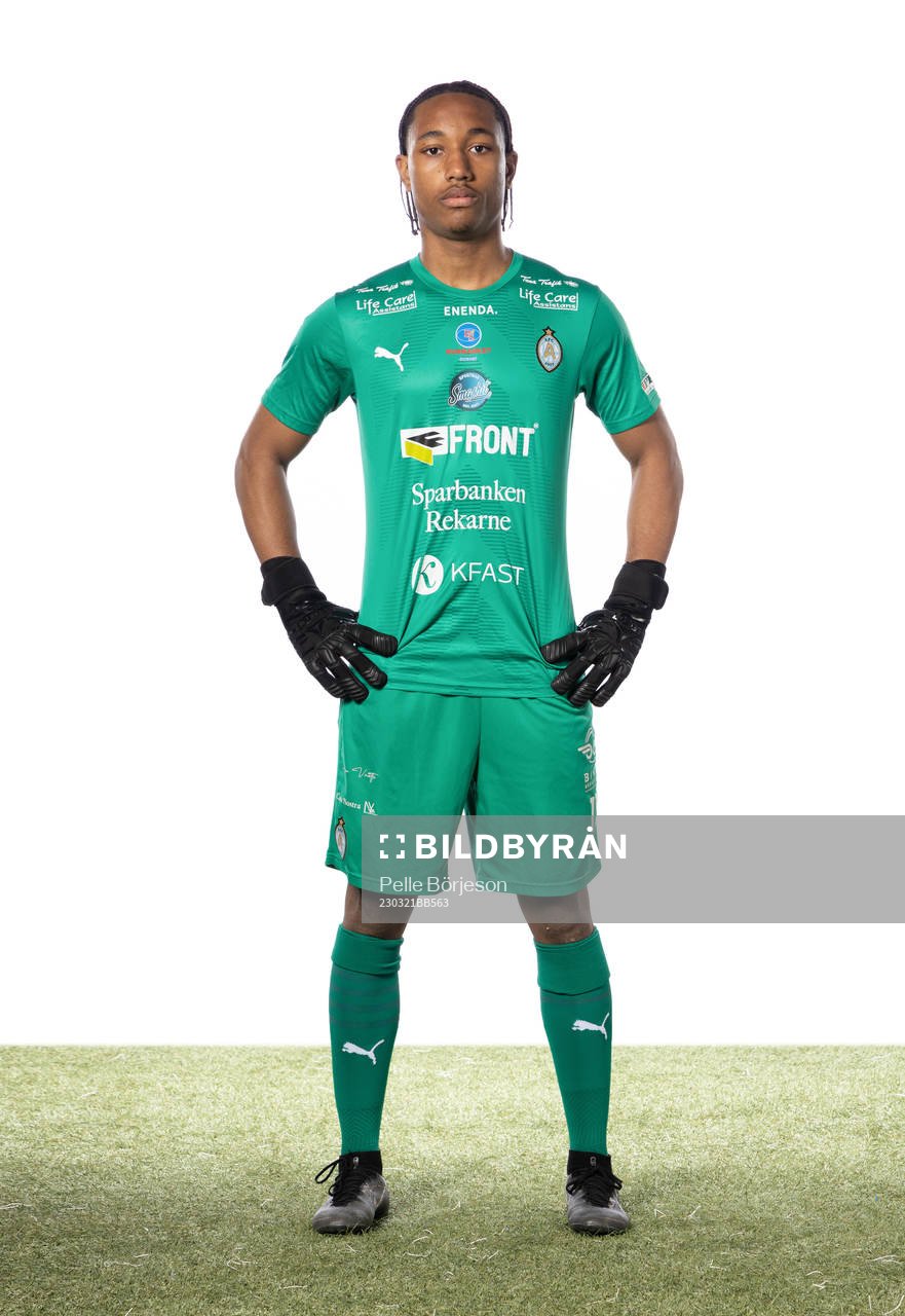 Eskilstunas Famara Touray poserar för en lagbild den 21 mars 2023 i Eskilstuna.