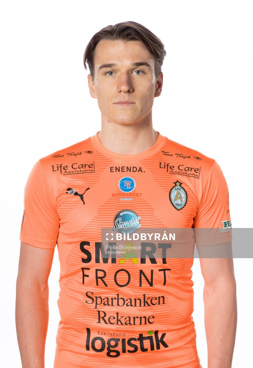Eskilstunas Oskar Lindberg poserar för en lagbild den 21 mars 2023 i Eskilstuna.