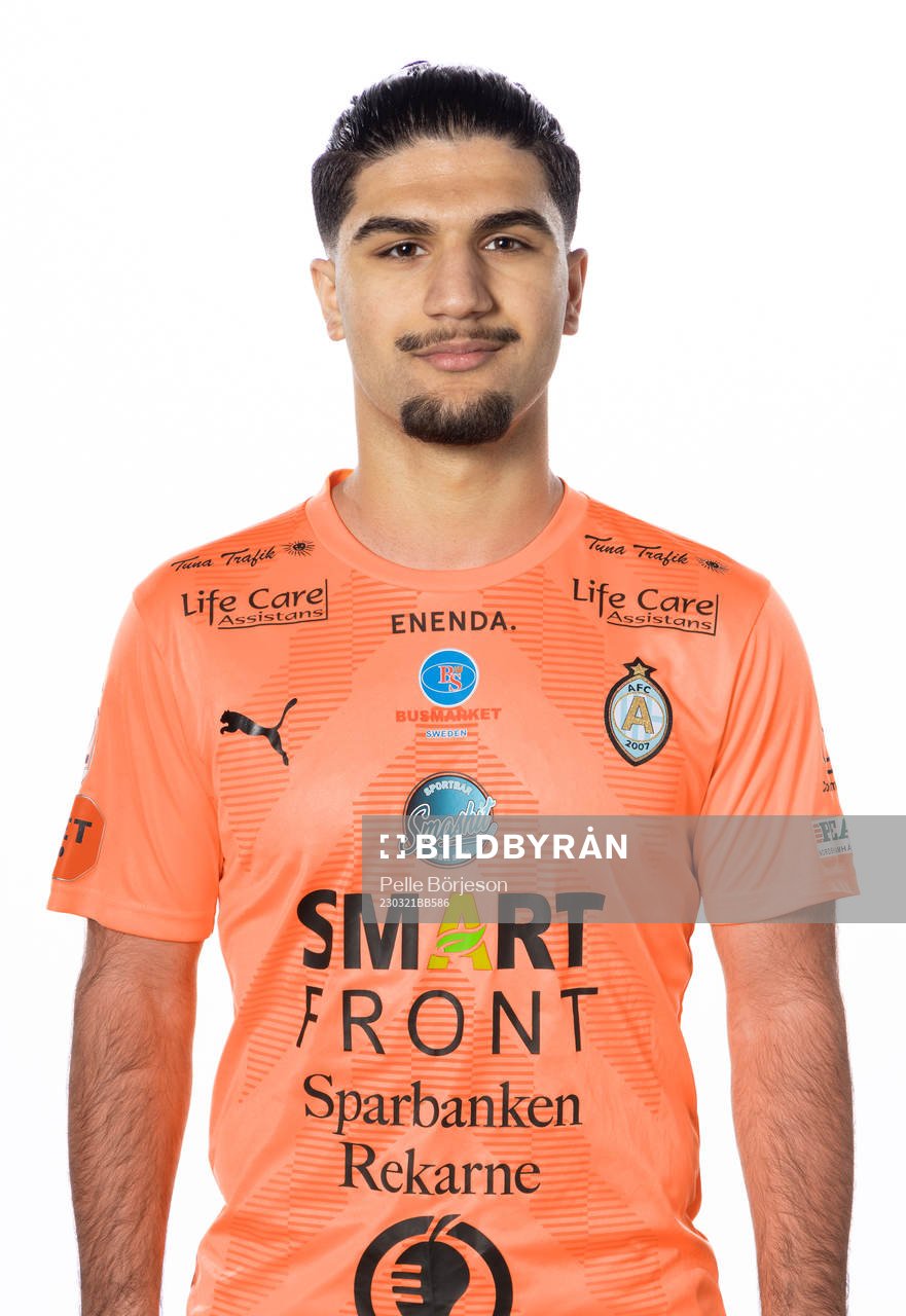 Eskilstunas Ishak Shamoun poserar för en lagbild den 21 mars 2023 i Eskilstuna.