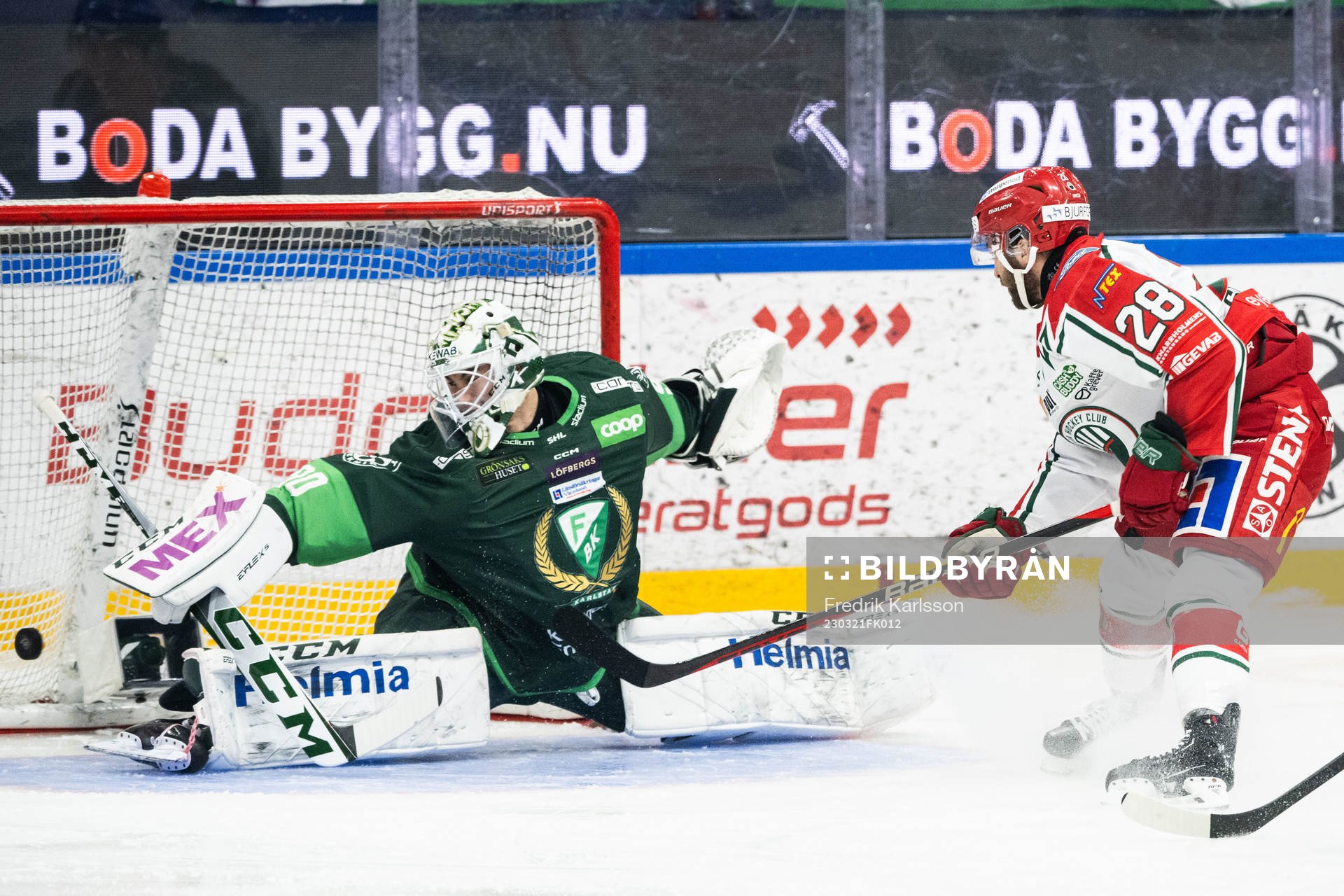 Frölundas Anthony Greco gör 0-1 bakom Färjestads