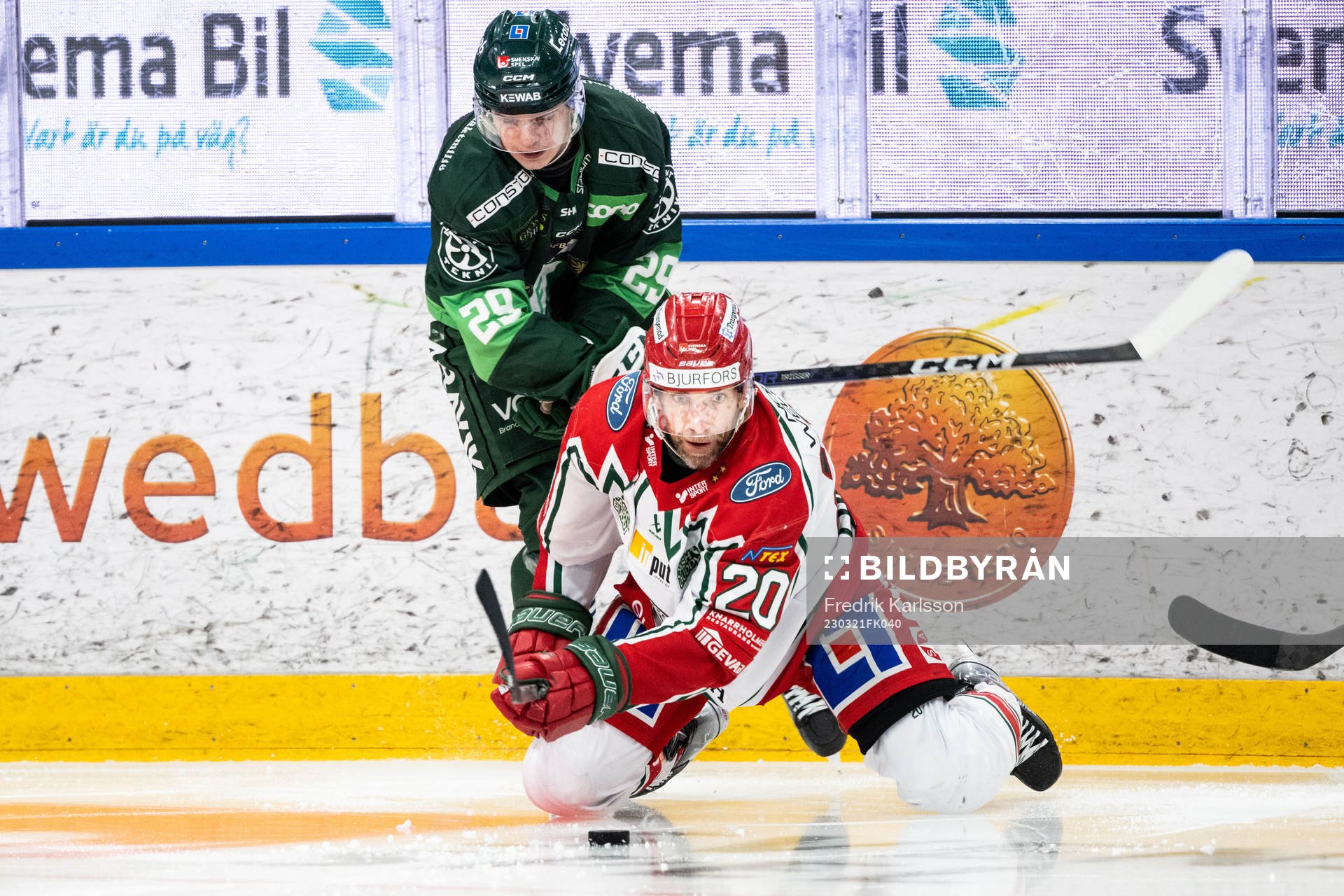Färjestads Lucas Forsell och Frölundas Joel Lundqvist