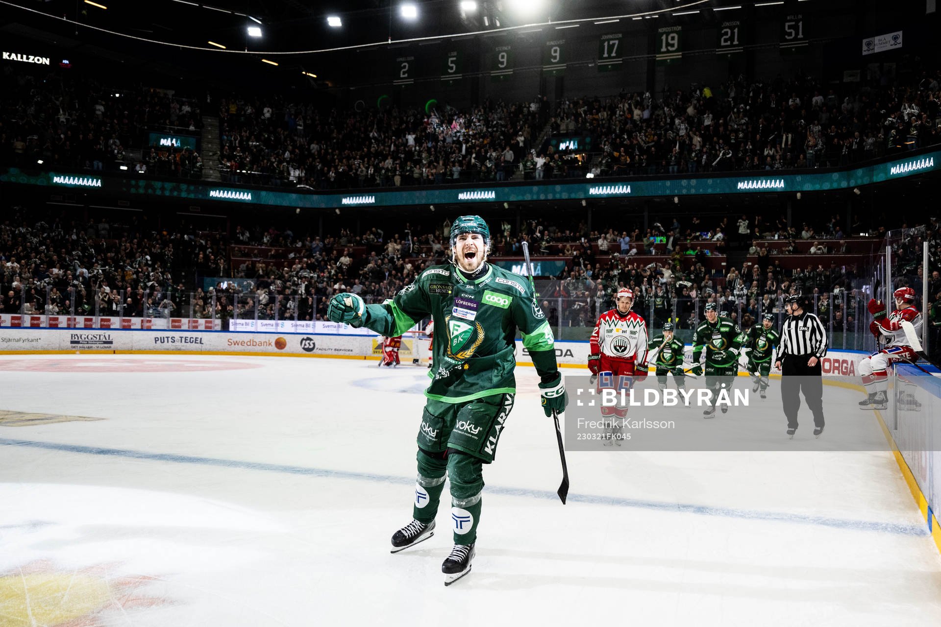 Färjestads August Tornberg jublar