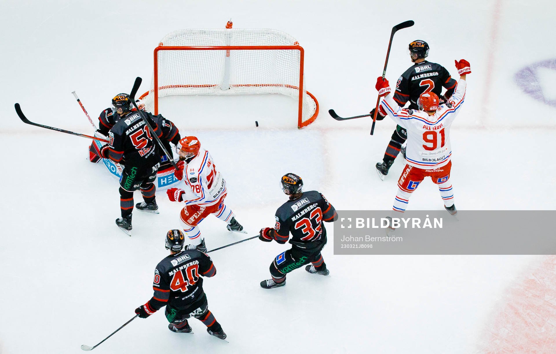 Timrås Robin Hanzl och Magnus Pääjärvi jublar vid 1-1