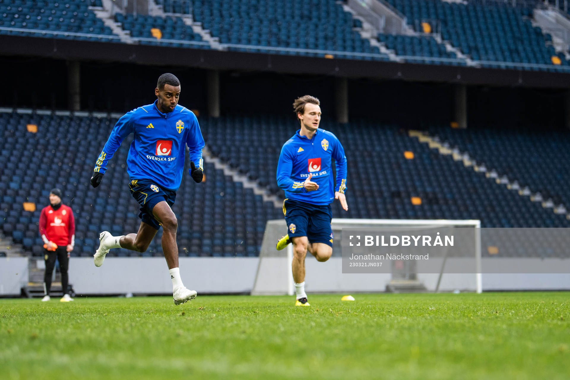 Alexander Isak and Hjalmar Ekdal of the Swedish national