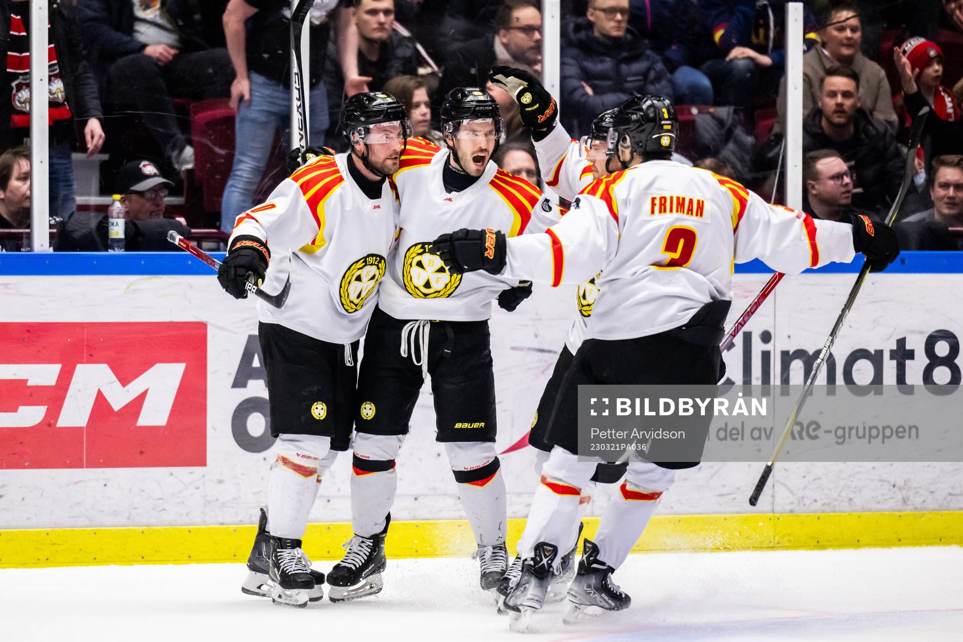 Brynäs Johan Larsson och Oula Palve jublar