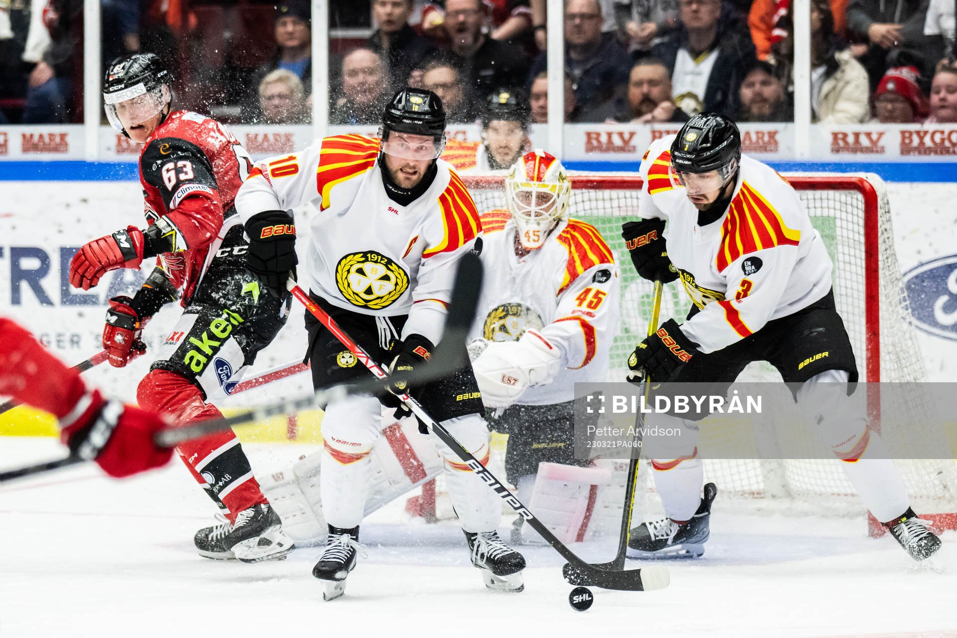 Malmö Redhawks Fredrik Händemark och Brynäs Johan Larsson