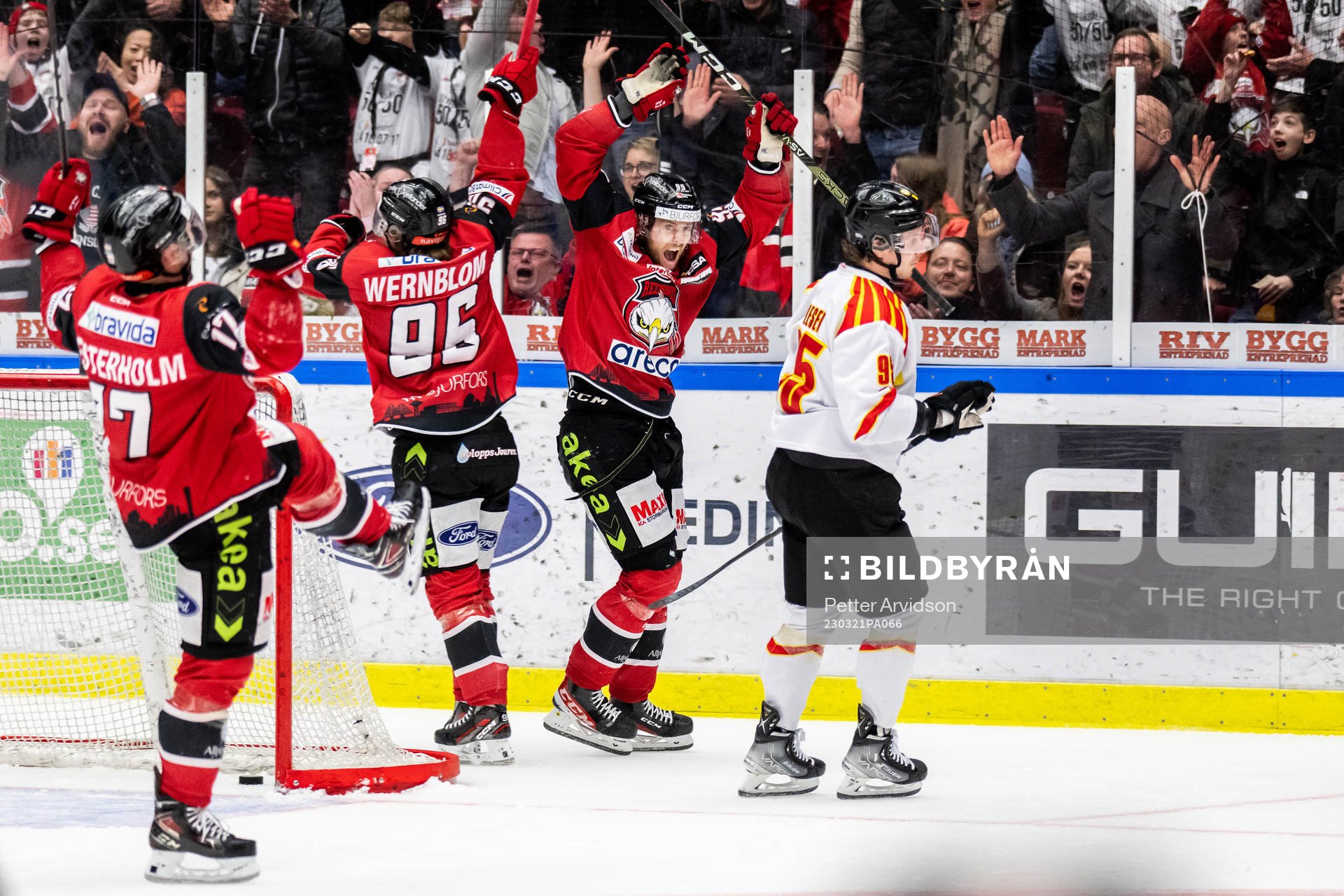 Malmö Redhawks Pathrik Westerholm och Carl Persson jublar