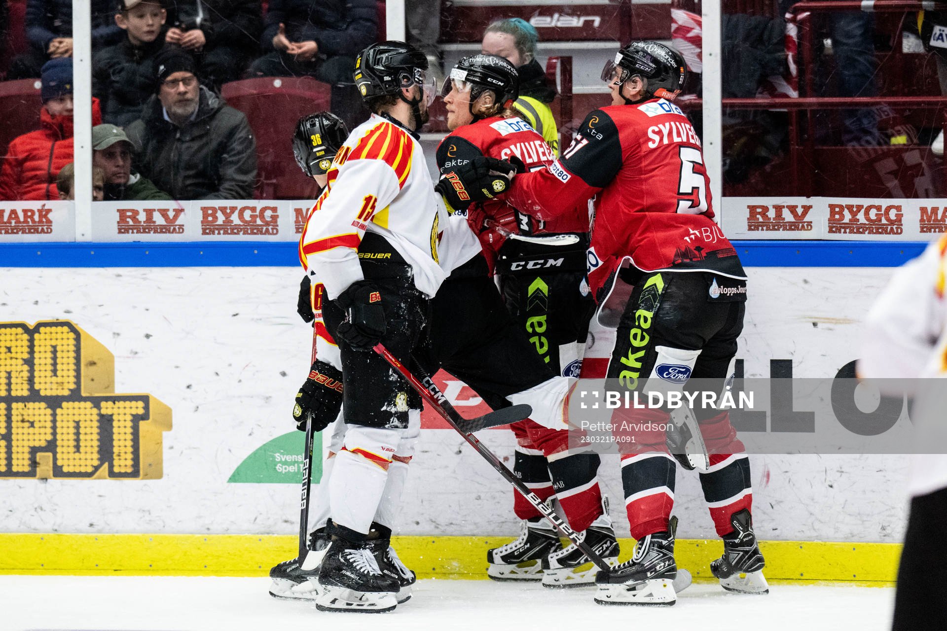 Malmö Redhawks Marcus Sylvegård och Emil Sylvegård mot