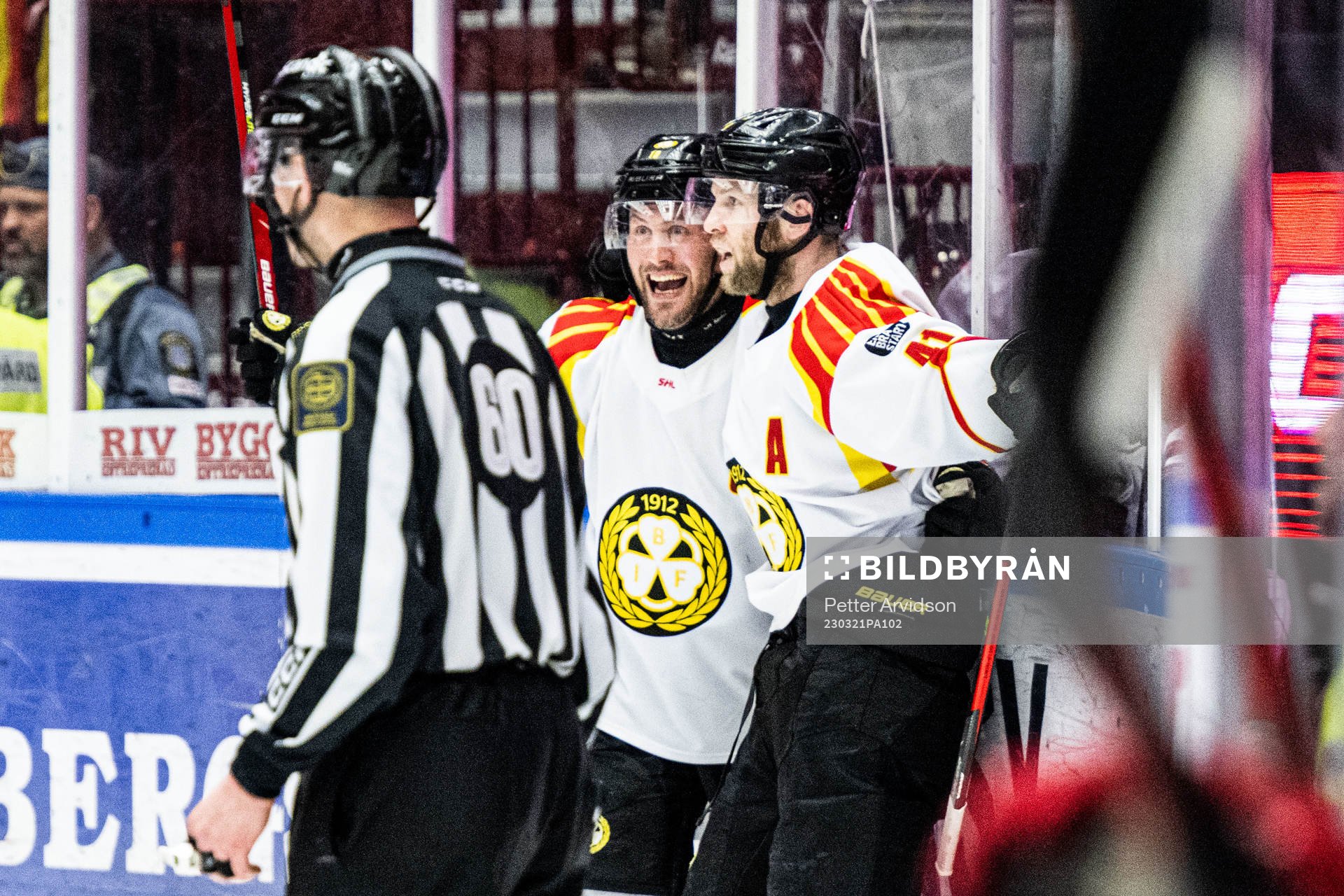Brynäs Greg Scott jublar med Johan Larsson