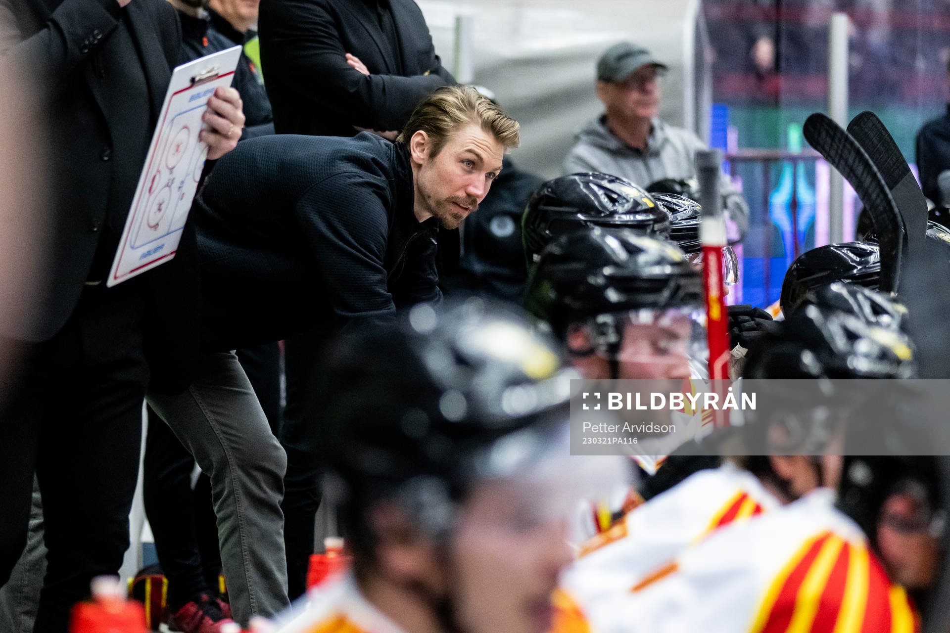 Brynäs skadade spelare Anton Rödin i båset