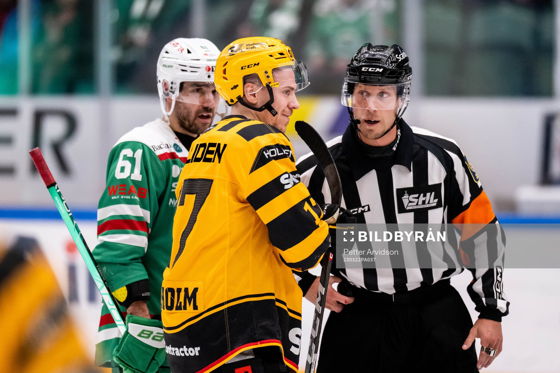 Rögles Ludvig Larsson och Skellefteås Pär Lindholm i