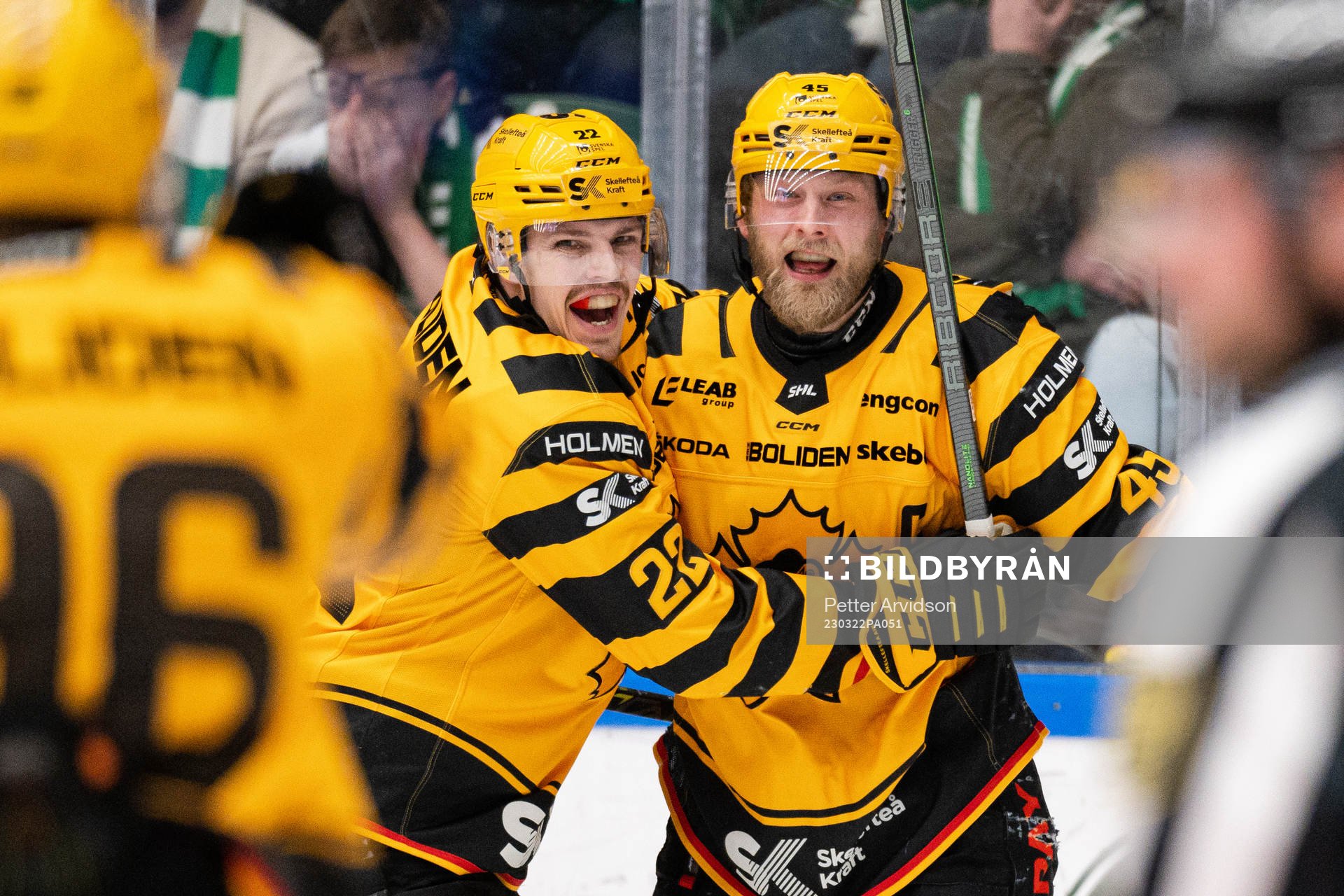 Skellefteås Jonathan Johnsson och Oscar Möller jublar