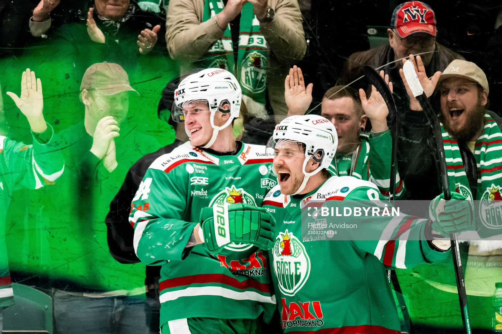 Rögles Adam Edström och Linus Sandin jublar