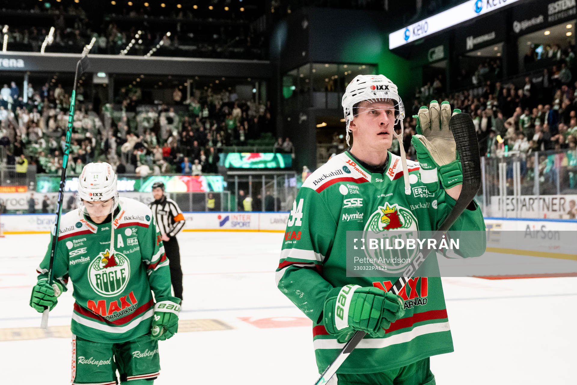 Rögles Adam Edström tackar publiken