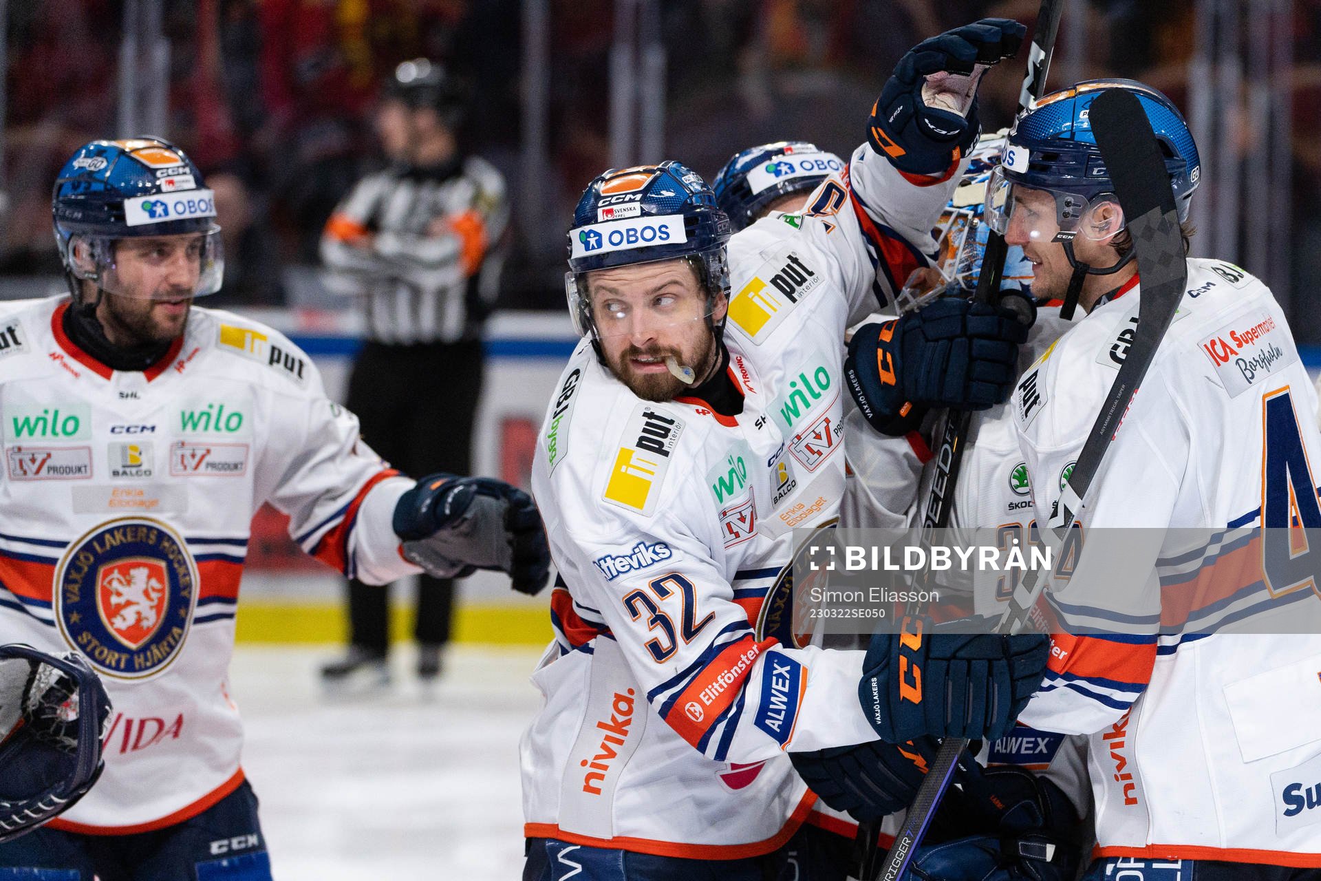Växjös Lukas Bengtsson och Keegan Lowe jublar