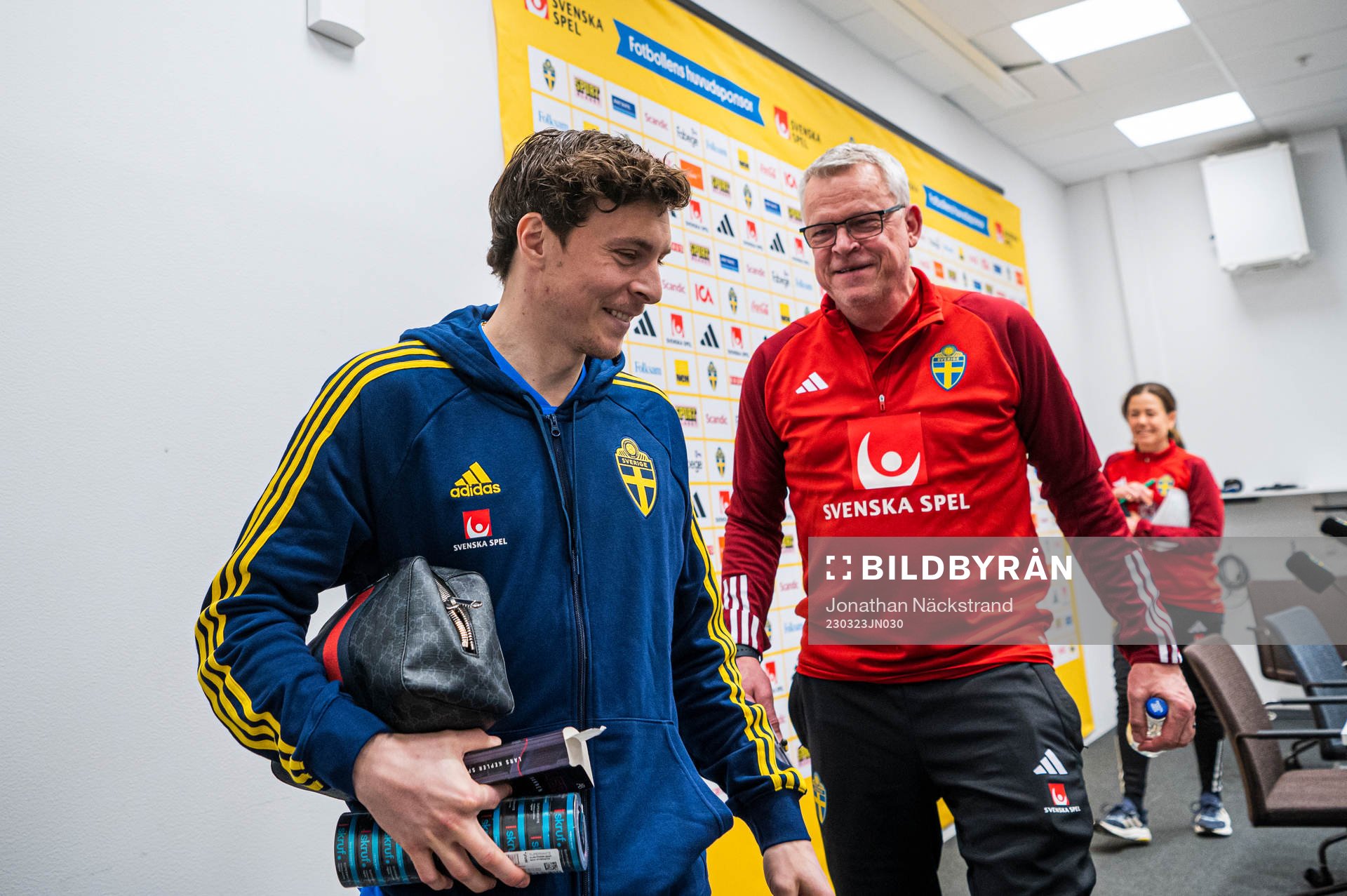 Head coach Janne Andersson and Victor Nilsson Lindelöf of