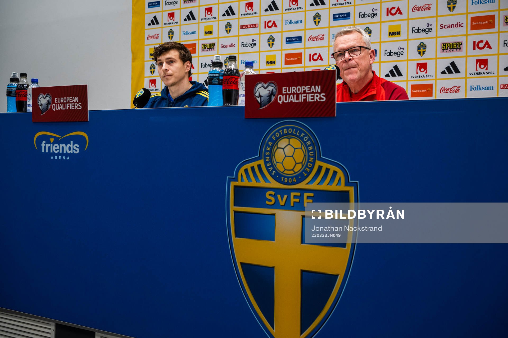 Head coach Janne Andersson and Victor Nilsson Lindelöf of