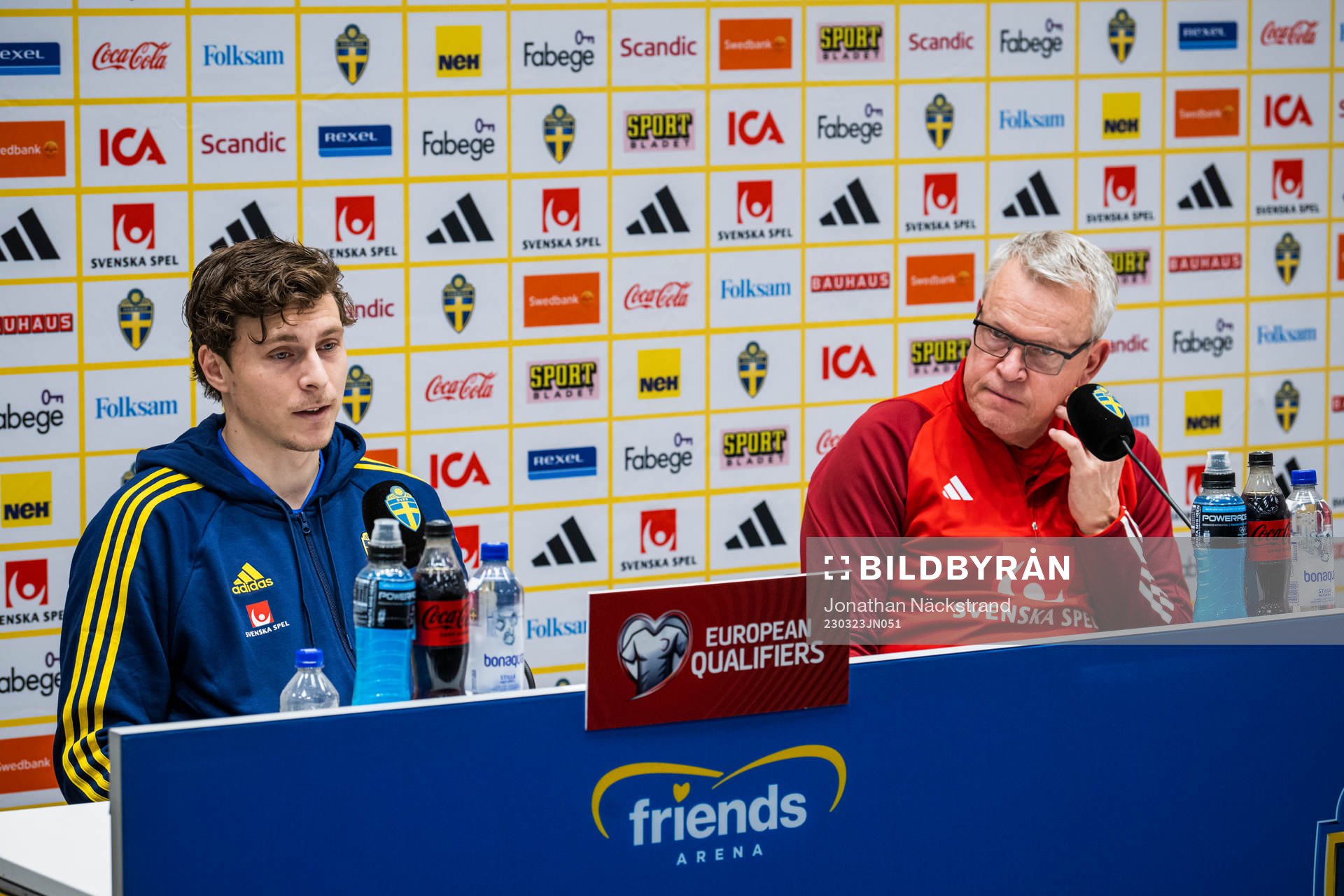 Head coach Janne Andersson and Victor Nilsson Lindelöf of