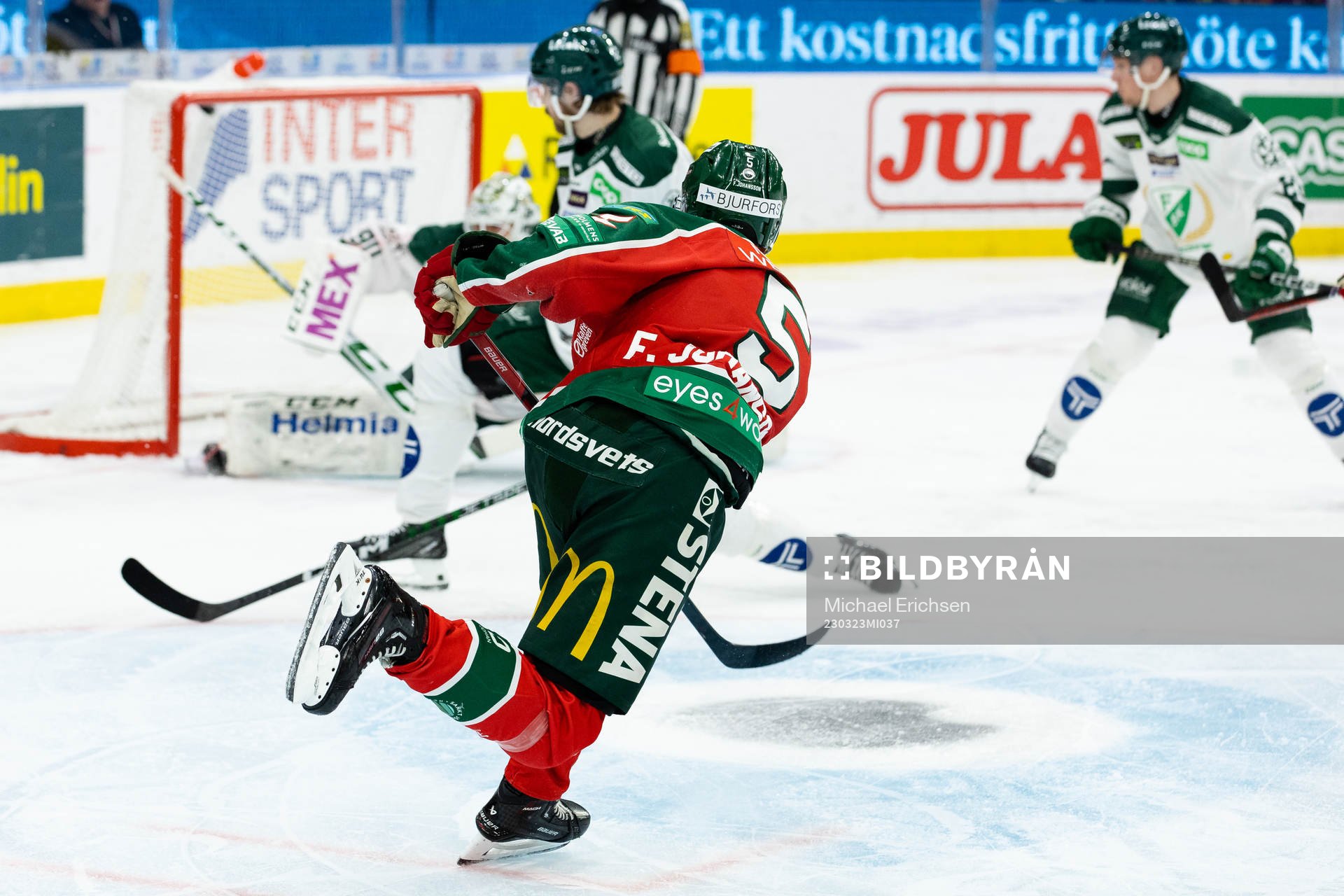 Frölundas Filip Johansson skjuter 2-0 i mål bakom