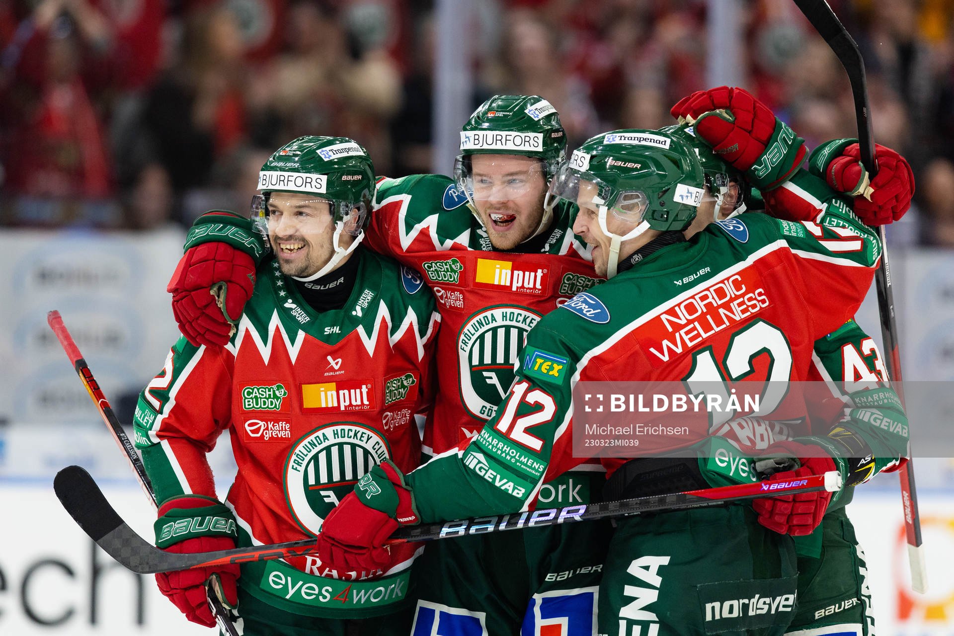 Frölundas Filip Johansson jublar med lagkamrater