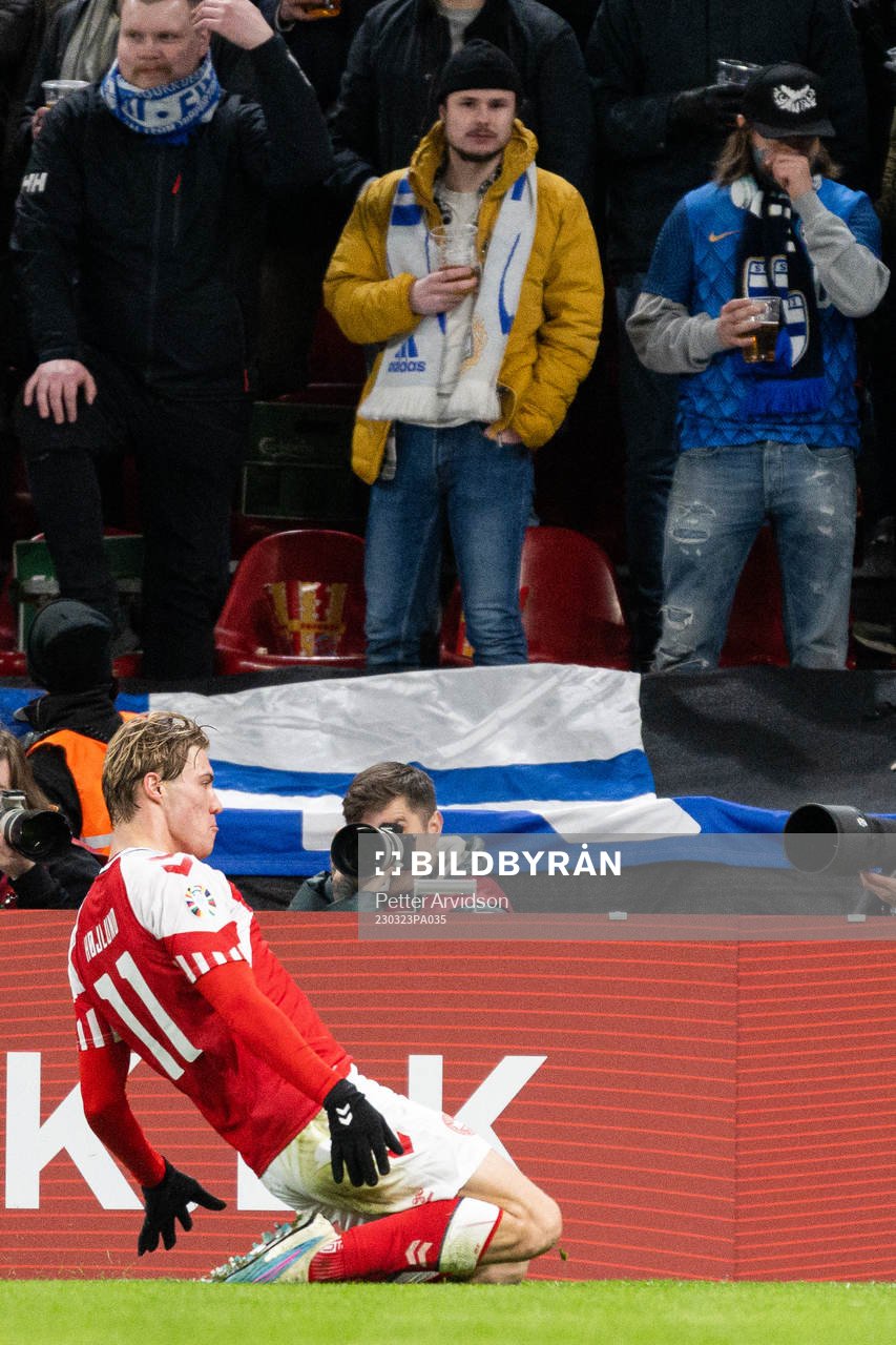 Rasmus Højlund of Denmark celebrates the 1-0 goal