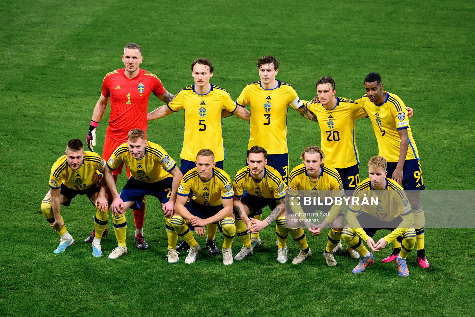 Goalkeeper Robin Olsen, Hjalmar Ekdal, Victor Nilsson Lindelöf, Kristoffer Olsson, Alexander Isak, Mattias Svanberg, Dejan Kulusevski, Ludvig Augustinsson, Linus Wahlqvist Egnell, Emil Forsberg and Samuel Gustafson of Sweden ahead of the UEFA Euro Qualifier football match between Sweden and Belgium on March 24, 2023 in Stockholm.