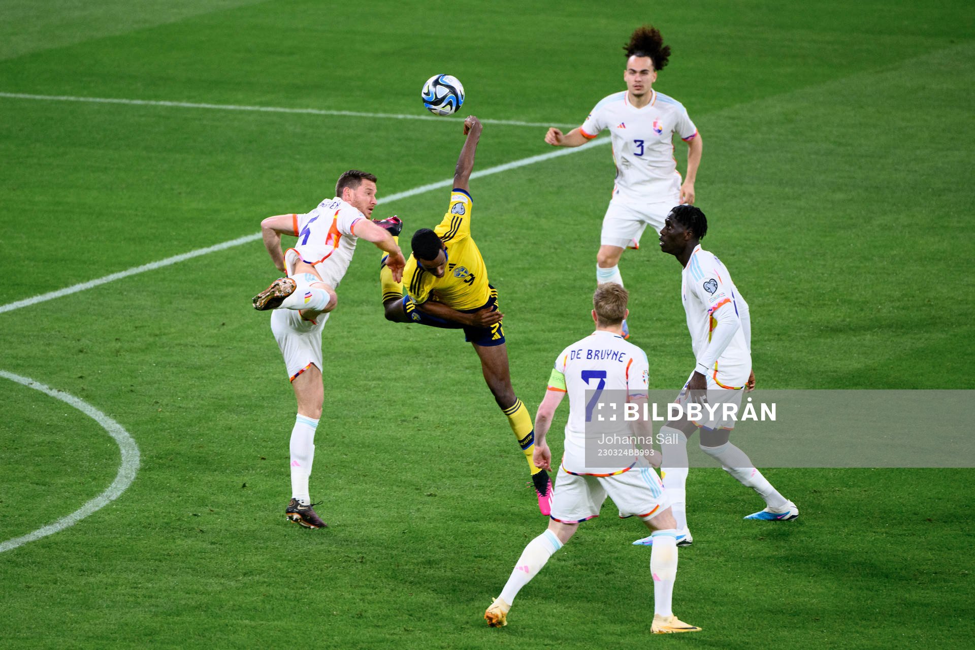 Jan Vertonghen of Belgium and Alexander Isak of Sweden