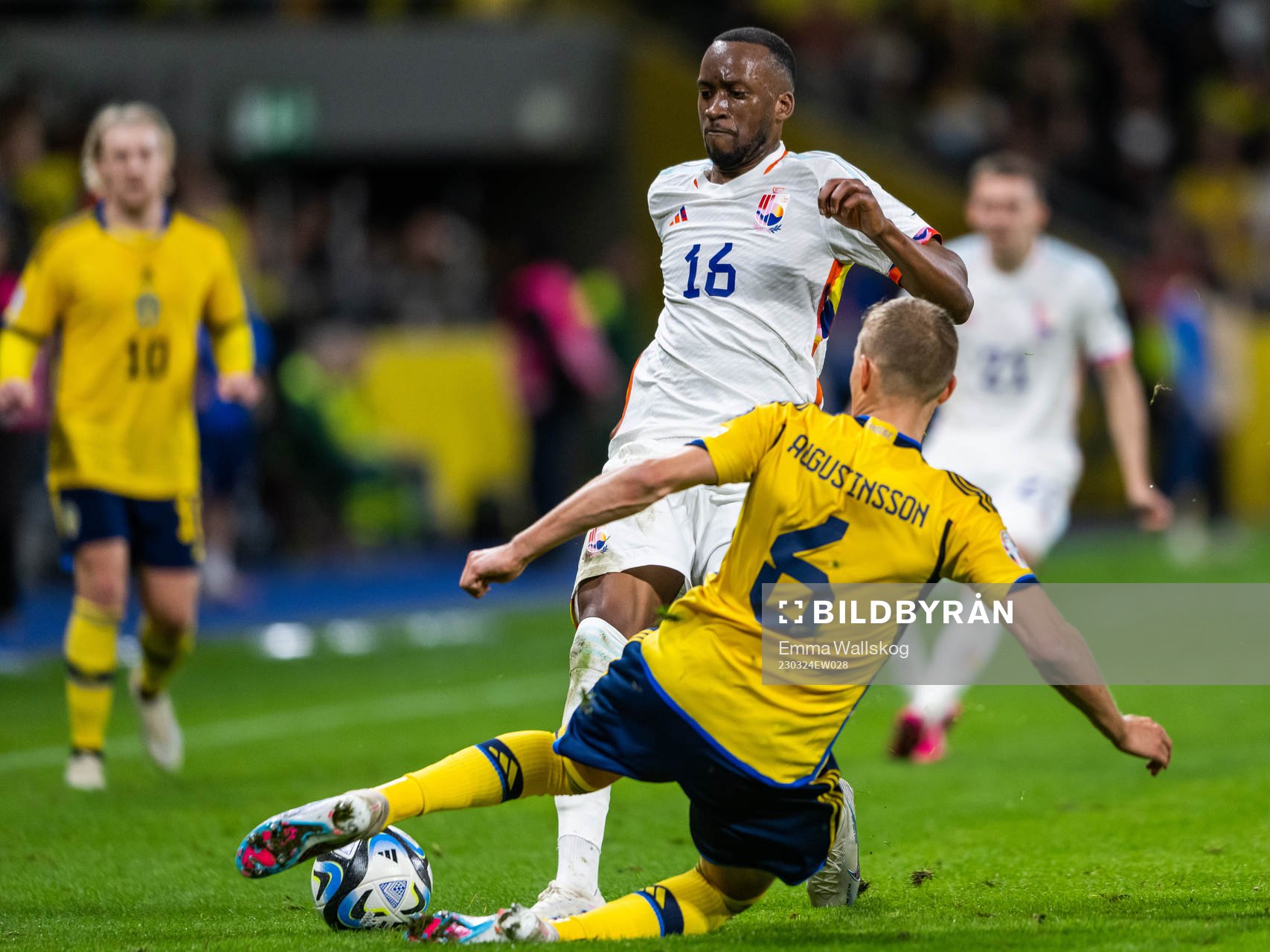 Dodi Lukebakio of Belgium and Ludvig Augustinsson of Sweden