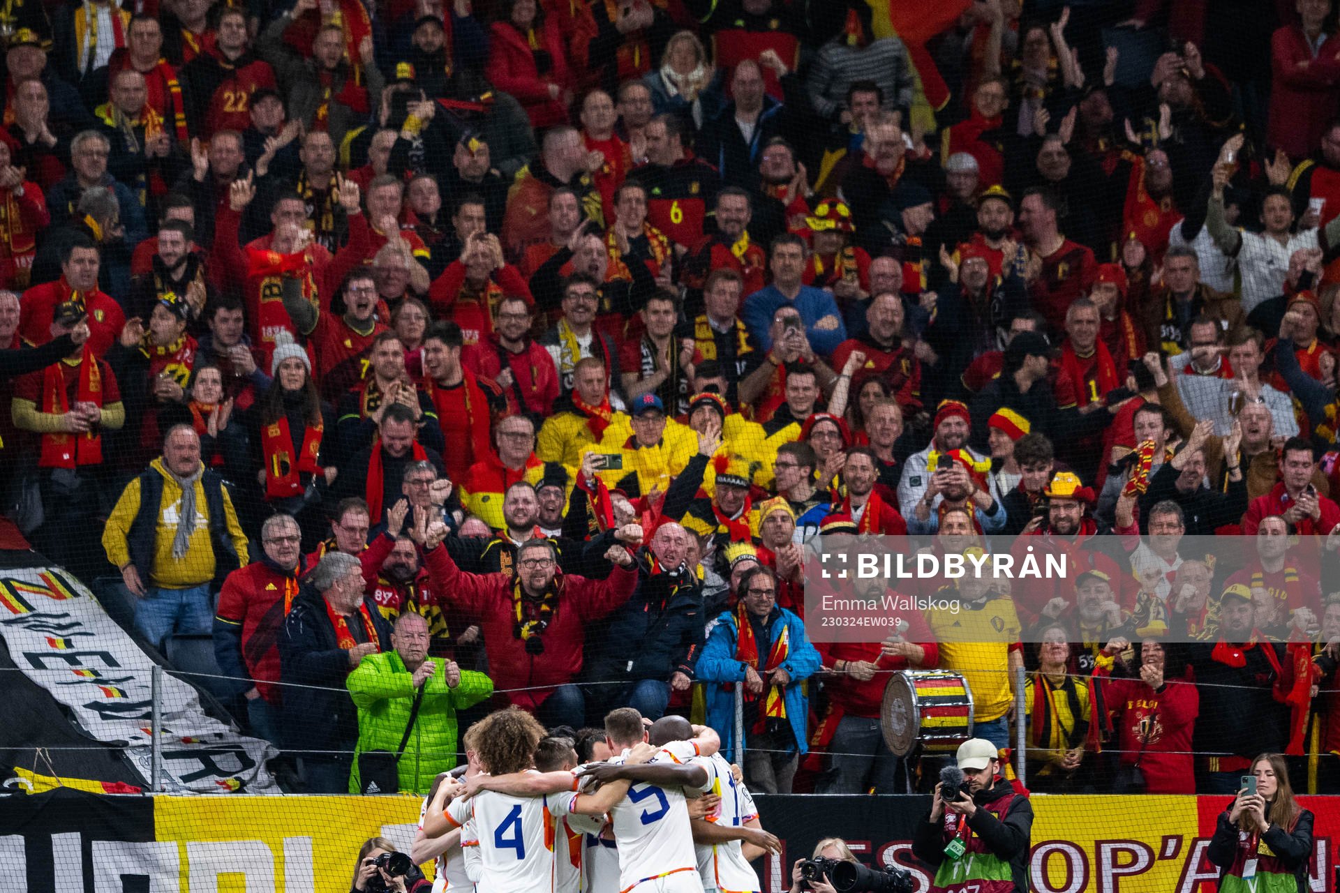 Romelu Lukaku of Belgium celebrates with team mates